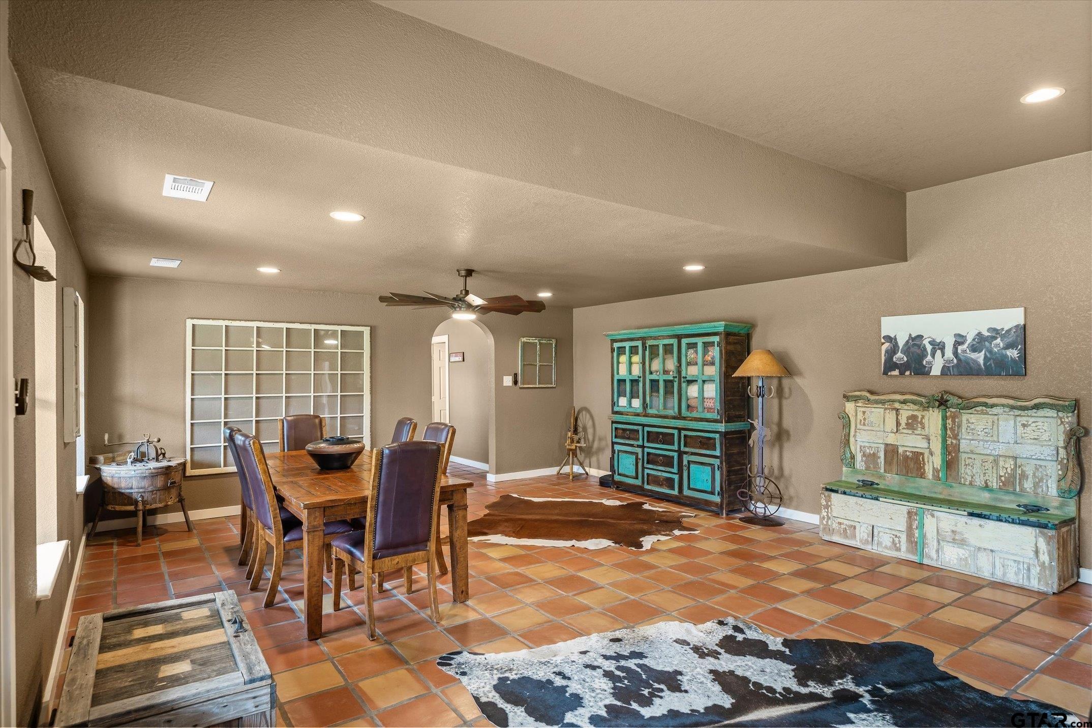 Kaufman, Texas, 75142, United States, 4 Bedrooms Bedrooms, ,3 BathroomsBathrooms,Residential,Active,2044171