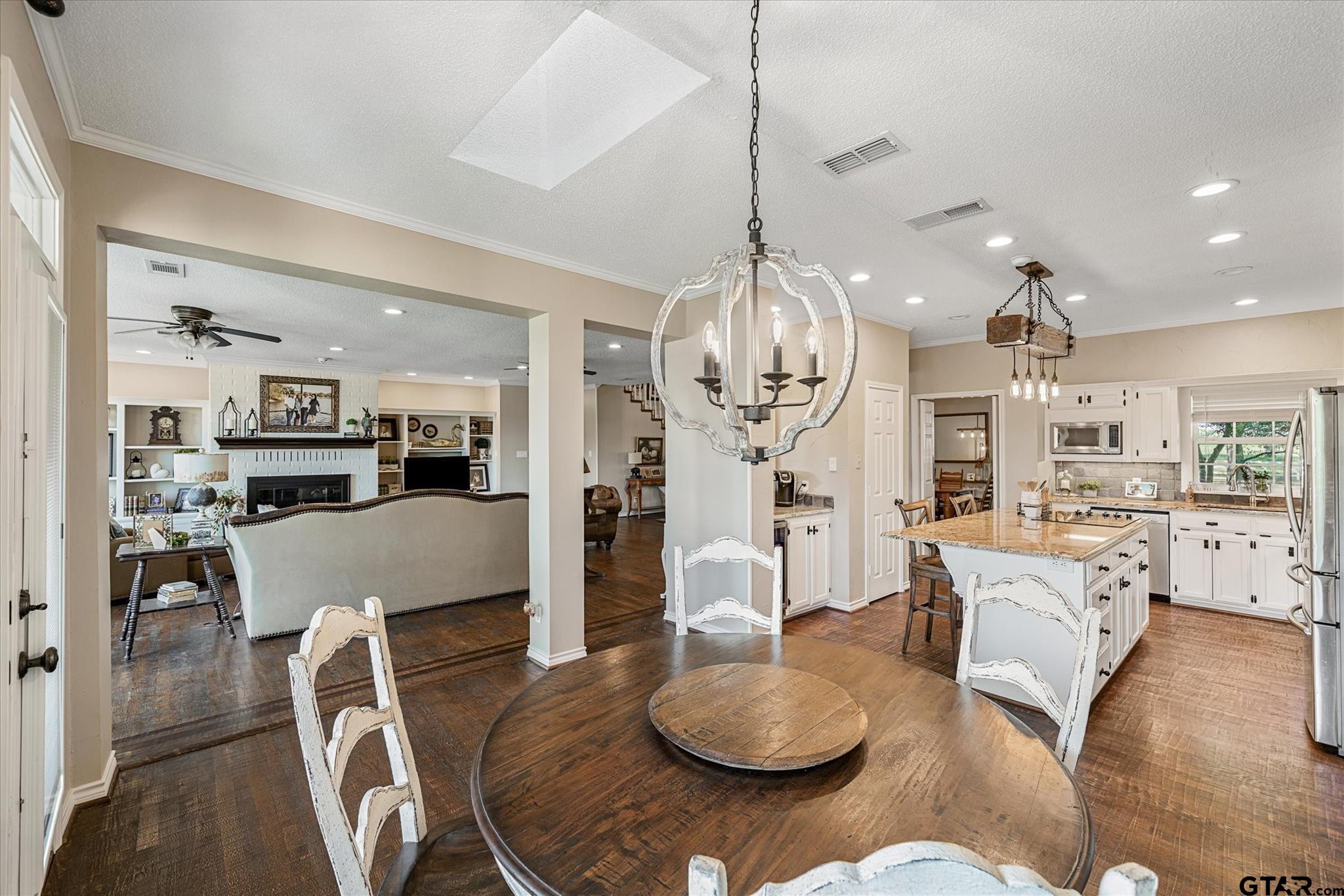 Mabank, Texas, 75147, United States, 5 Bedrooms Bedrooms, ,7 BathroomsBathrooms,Residential,Active,1985855