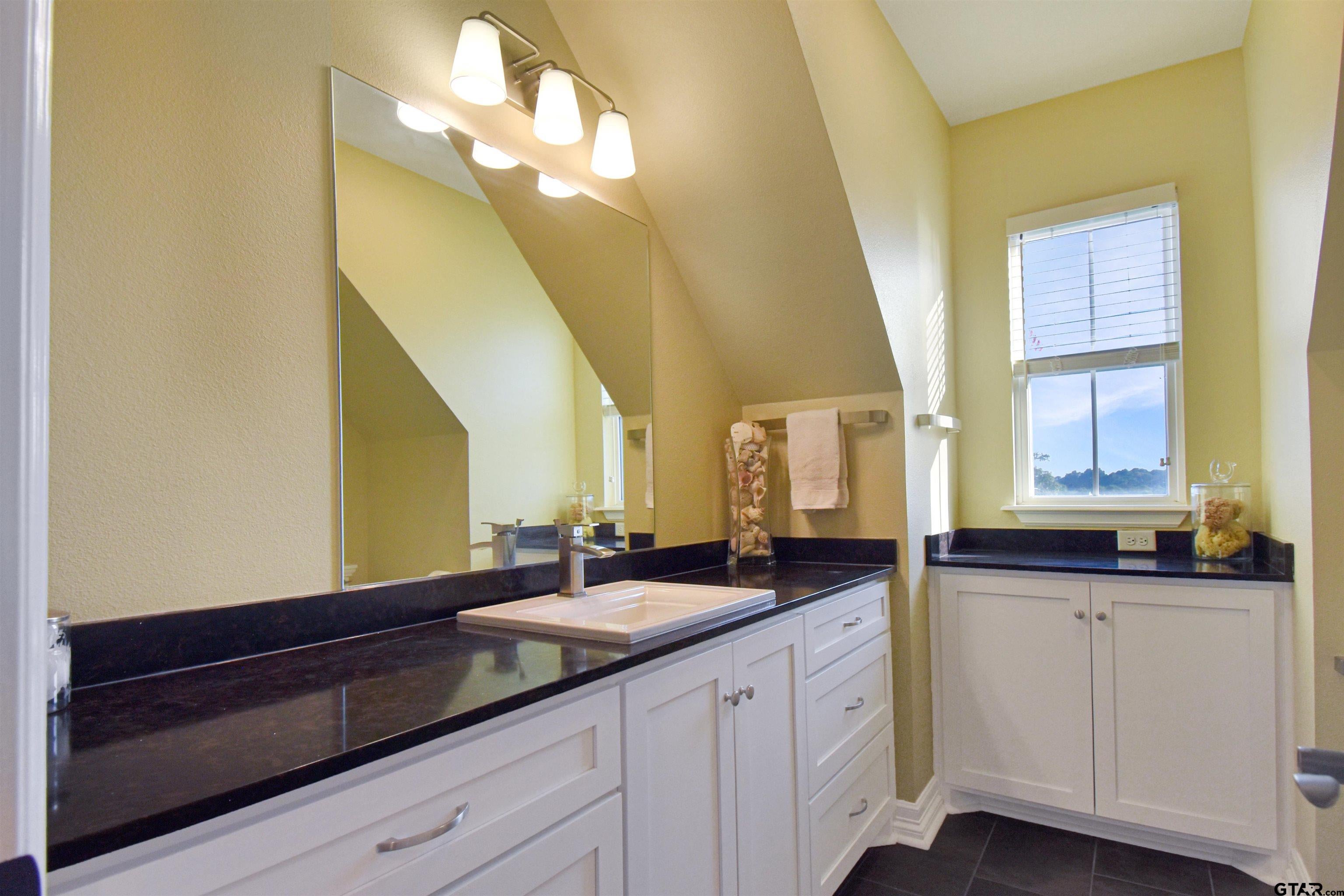 Brownsboro, Texas, 75756, United States, 5 Bedrooms Bedrooms, ,4 BathroomsBathrooms,Residential,Active,1905124