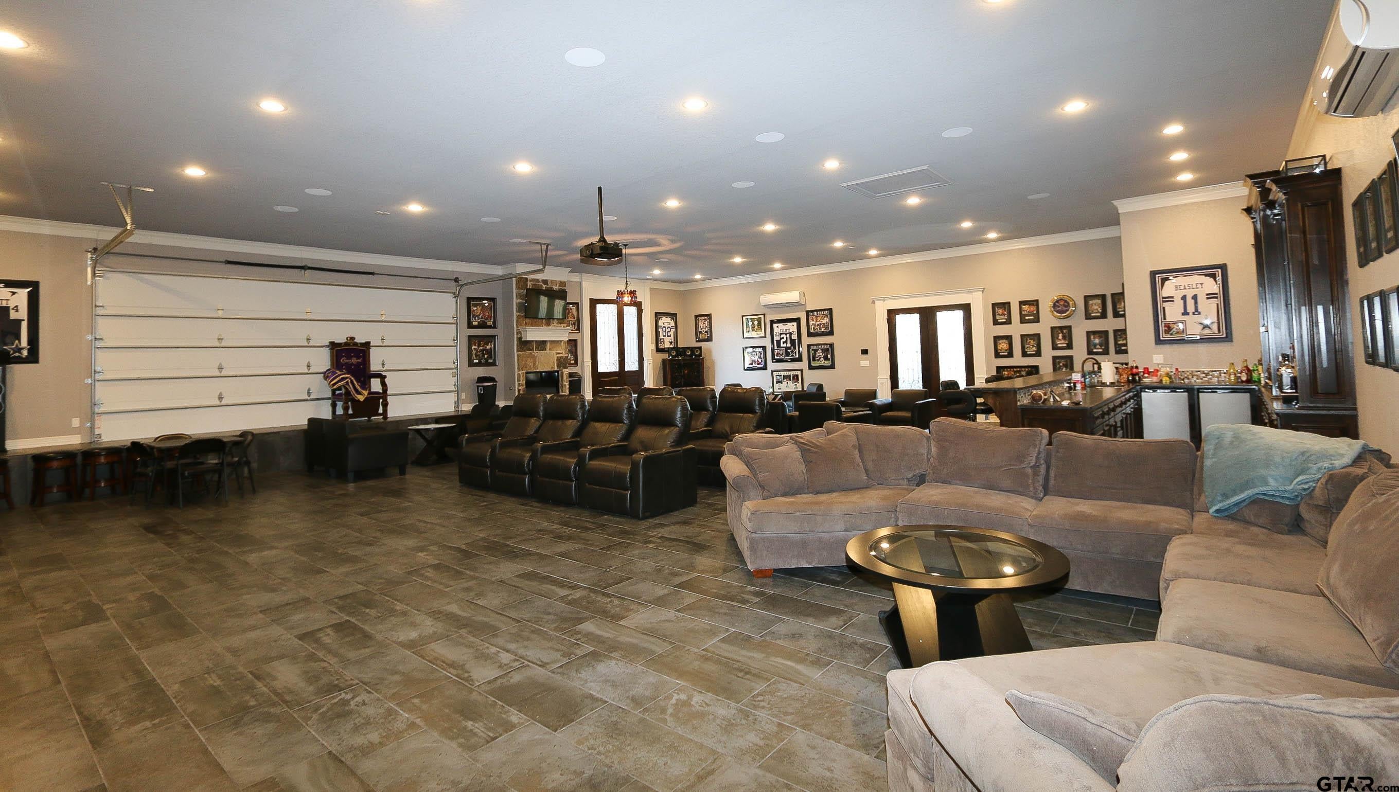 Tyler, Texas, 75703, United States, 6 Bedrooms Bedrooms, ,9 BathroomsBathrooms,Residential,Active,1953435