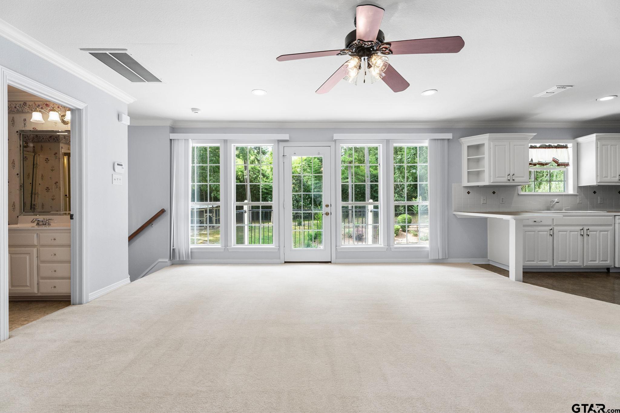 Tyler, Texas, 75703, United States, 6 Bedrooms Bedrooms, ,5 BathroomsBathrooms,Residential,Active,1892424