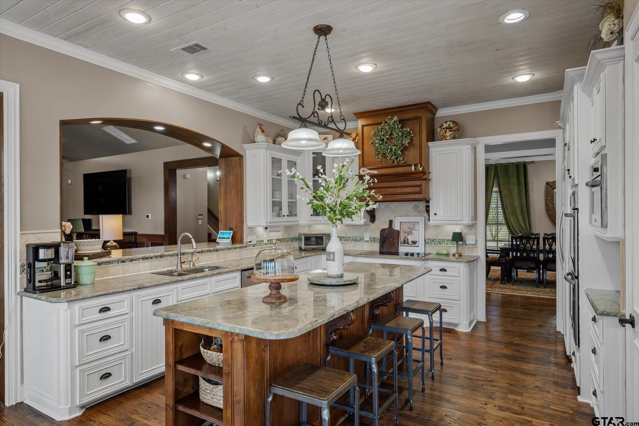 Ennis, Texas, 75119, United States, 5 Bedrooms Bedrooms, ,6 BathroomsBathrooms,Residential,Active,2043796
