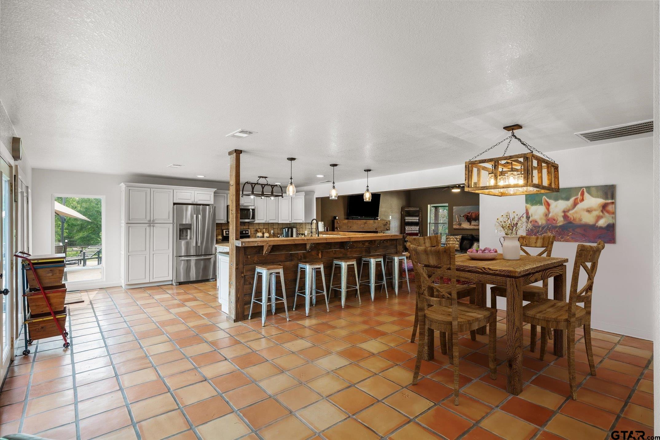 Kaufman, Texas, 75142, United States, 4 Bedrooms Bedrooms, ,3 BathroomsBathrooms,Residential,Active,2044171