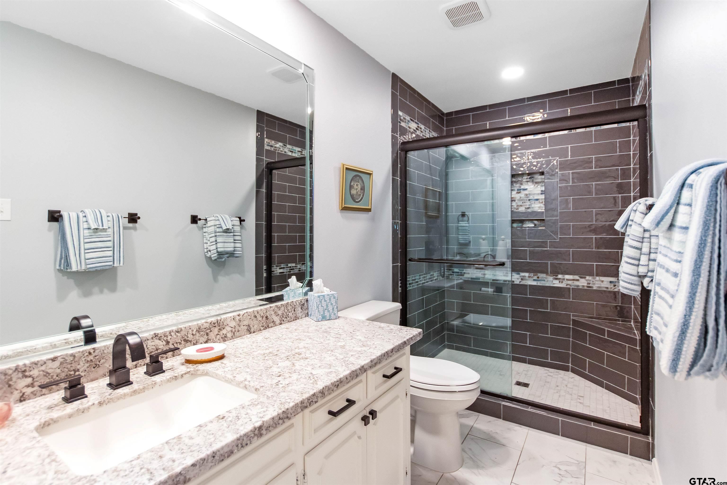 Hideaway, Texas, 75771, United States, 4 Bedrooms Bedrooms, ,5 BathroomsBathrooms,Residential,Contingent,1920232