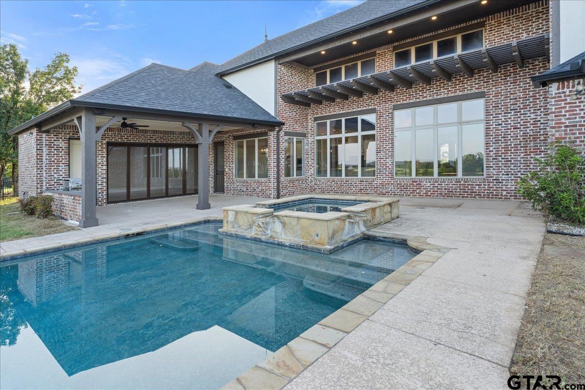 Tyler, Texas, 75706, United States, 4 Bedrooms Bedrooms, ,5 BathroomsBathrooms,Residential,Active,1920259
