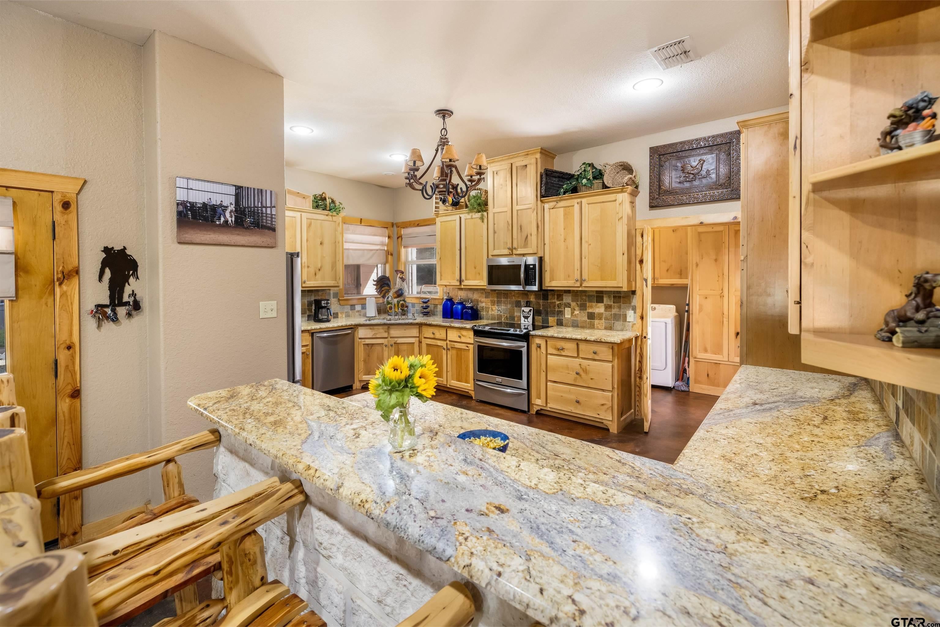 Chandler, Texas, 75758, United States, 3 Bedrooms Bedrooms, ,3 BathroomsBathrooms,Residential,Active,1905365