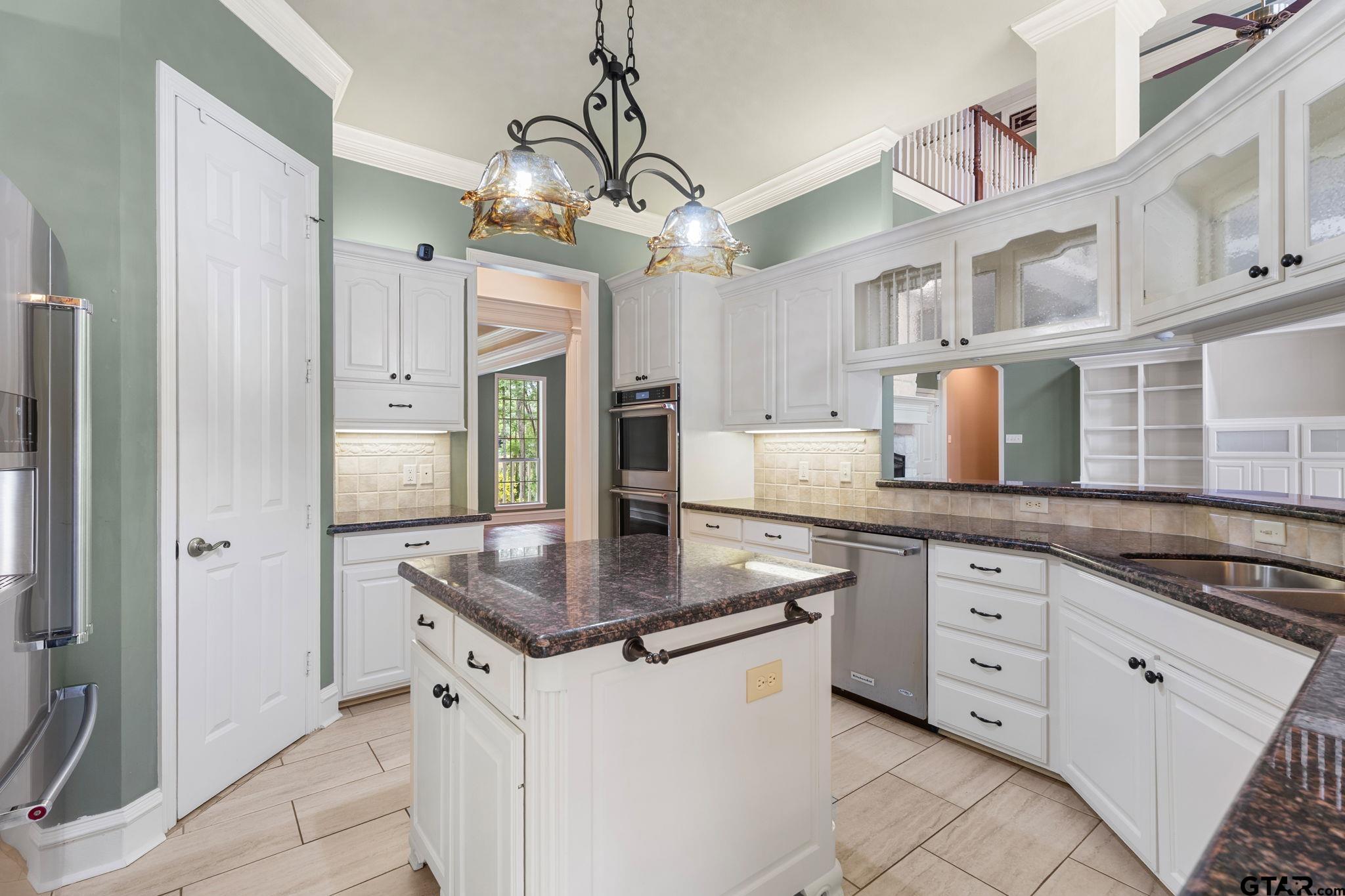 Tyler, Texas, 75703, United States, 6 Bedrooms Bedrooms, ,5 BathroomsBathrooms,Residential,Active,1892424