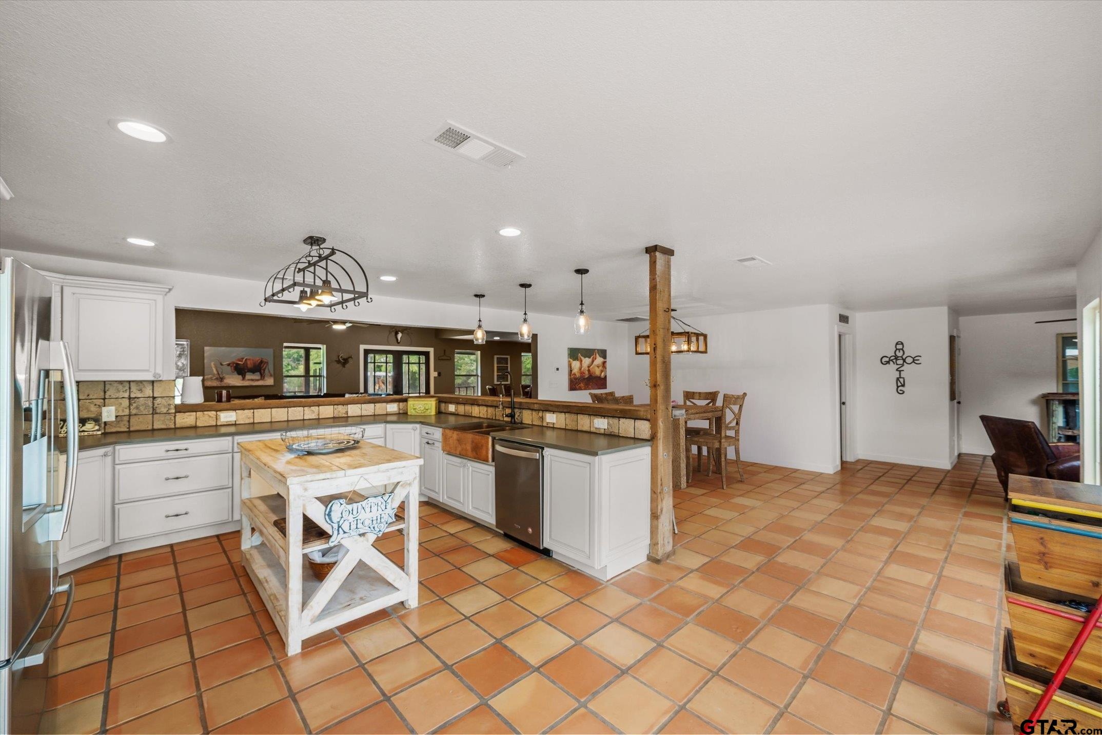 Kaufman, Texas, 75142, United States, 4 Bedrooms Bedrooms, ,3 BathroomsBathrooms,Residential,Active,2044171