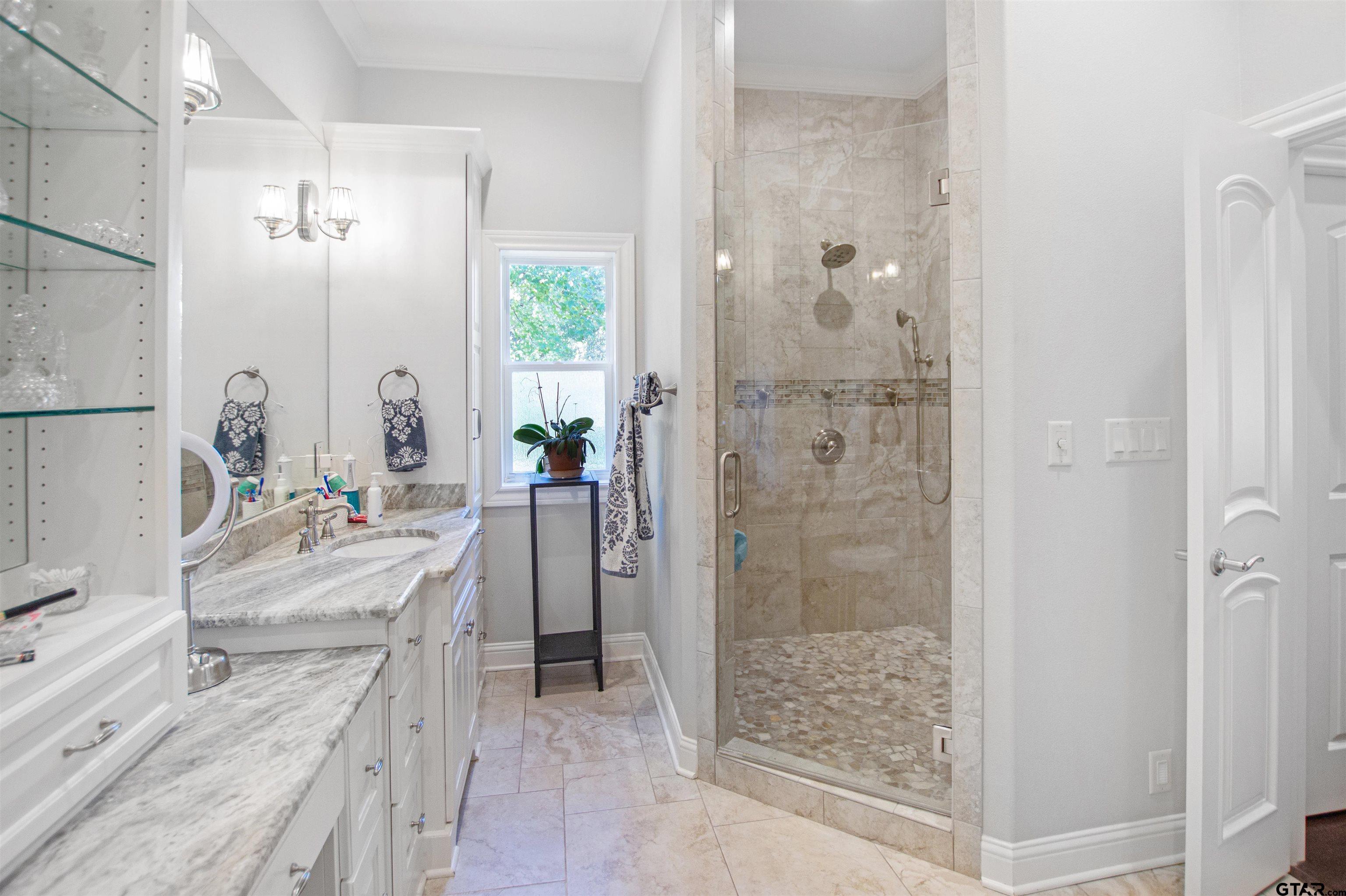 Flint, Texas, 75762, United States, 5 Bedrooms Bedrooms, ,6 BathroomsBathrooms,Residential,Active,1987250