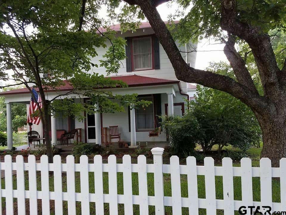 823 S MAGNOLIA ST, PALESTINE, TX 75801, photo 1 of 19