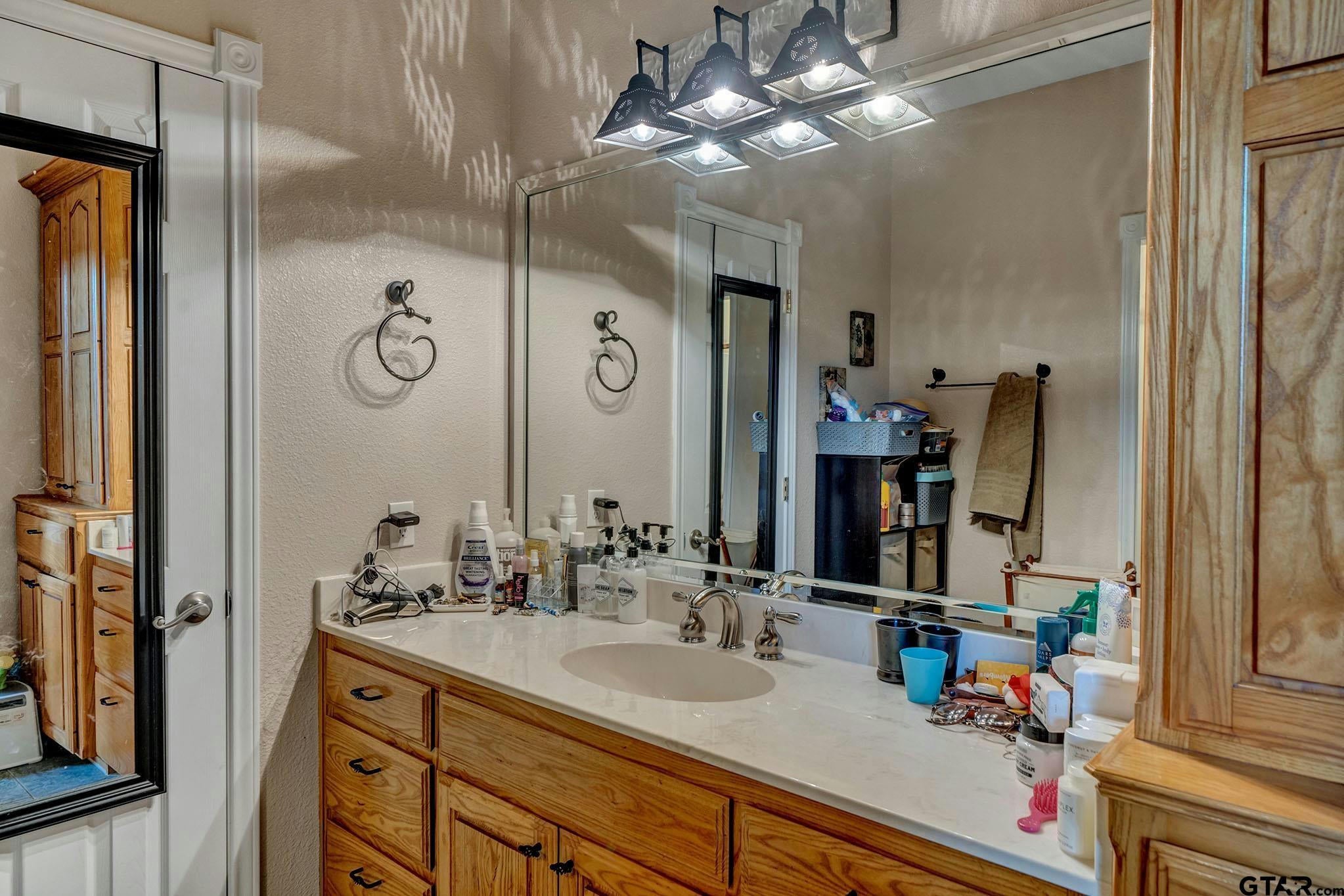 Lindale, Texas, 75771, United States, 4 Bedrooms Bedrooms, ,4 BathroomsBathrooms,Residential,Active,1914591