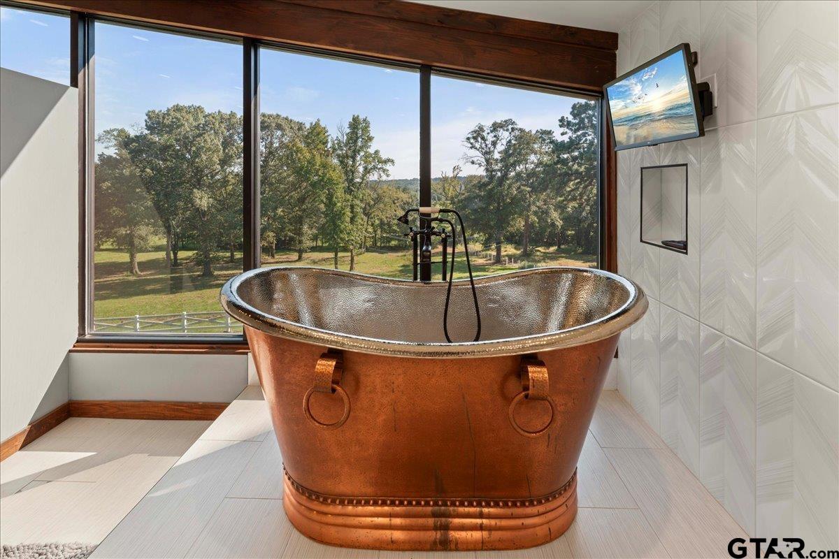 Tyler, Texas, 75706, United States, 3 Bedrooms Bedrooms, ,3 BathroomsBathrooms,Residential,Active,1944458