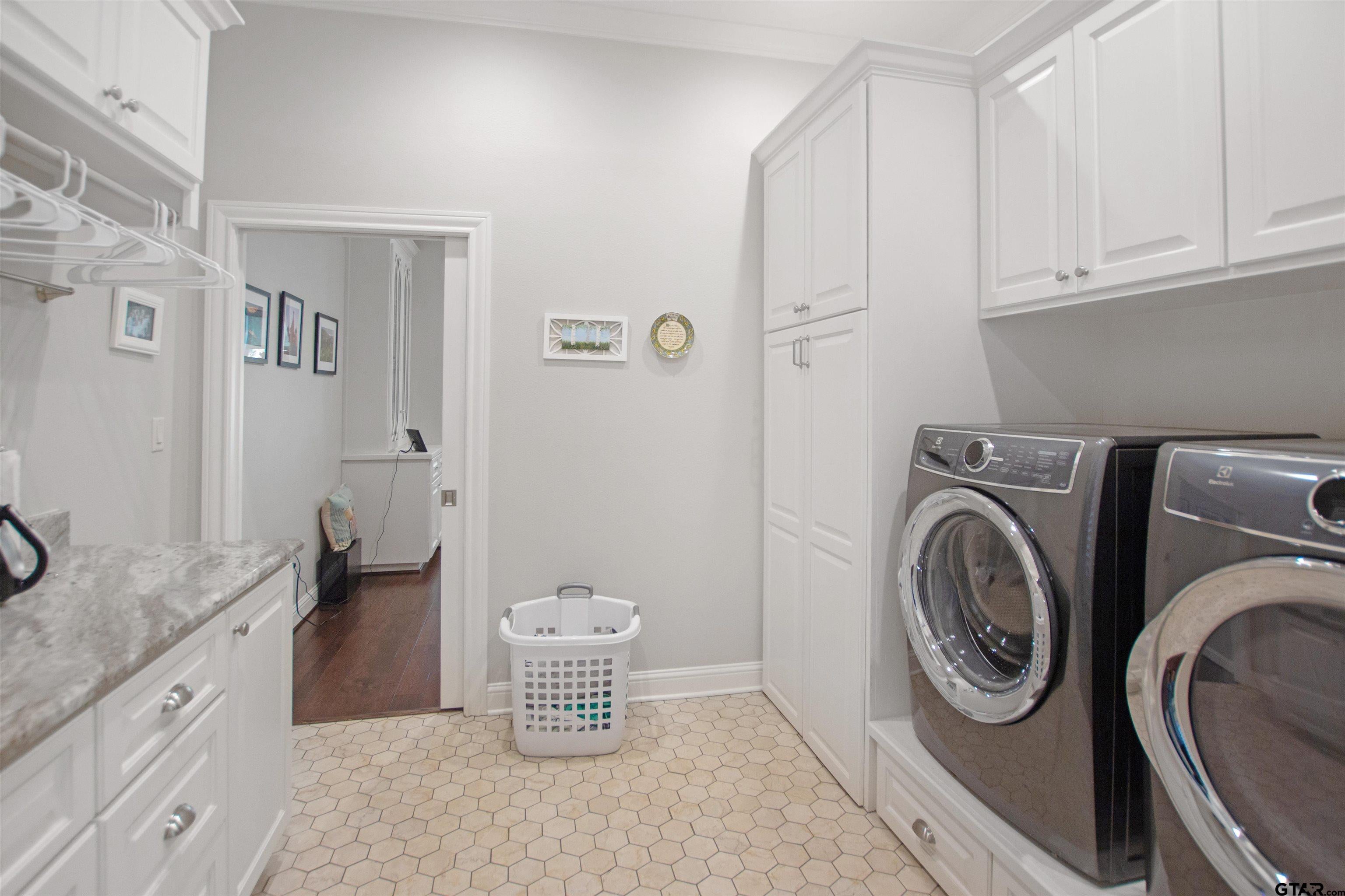 Flint, Texas, 75762, United States, 5 Bedrooms Bedrooms, ,6 BathroomsBathrooms,Residential,Active,1987250