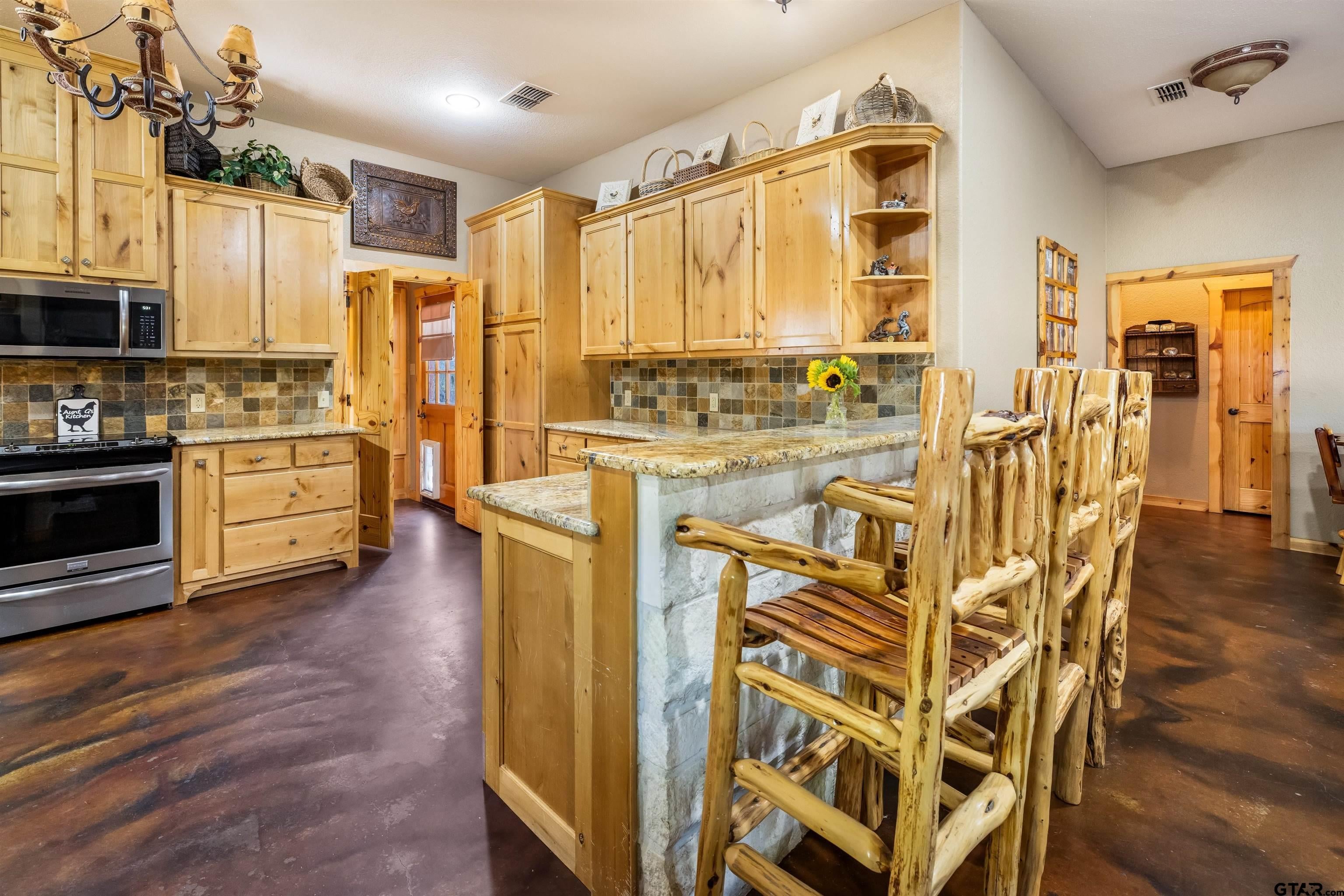 Chandler, Texas, 75758, United States, 3 Bedrooms Bedrooms, ,3 BathroomsBathrooms,Residential,Active,1905365