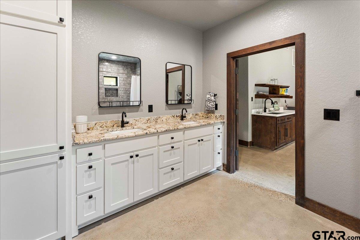 Tyler, Texas, 75706, United States, 3 Bedrooms Bedrooms, ,3 BathroomsBathrooms,Residential,Active,1944458