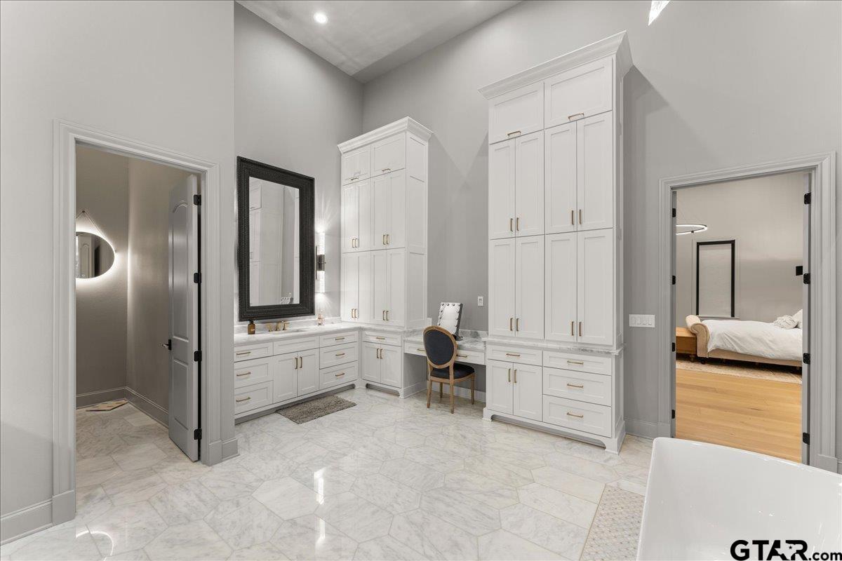 Lindale, Texas, 75771, United States, 4 Bedrooms Bedrooms, ,7 BathroomsBathrooms,Residential,Active,1941343
