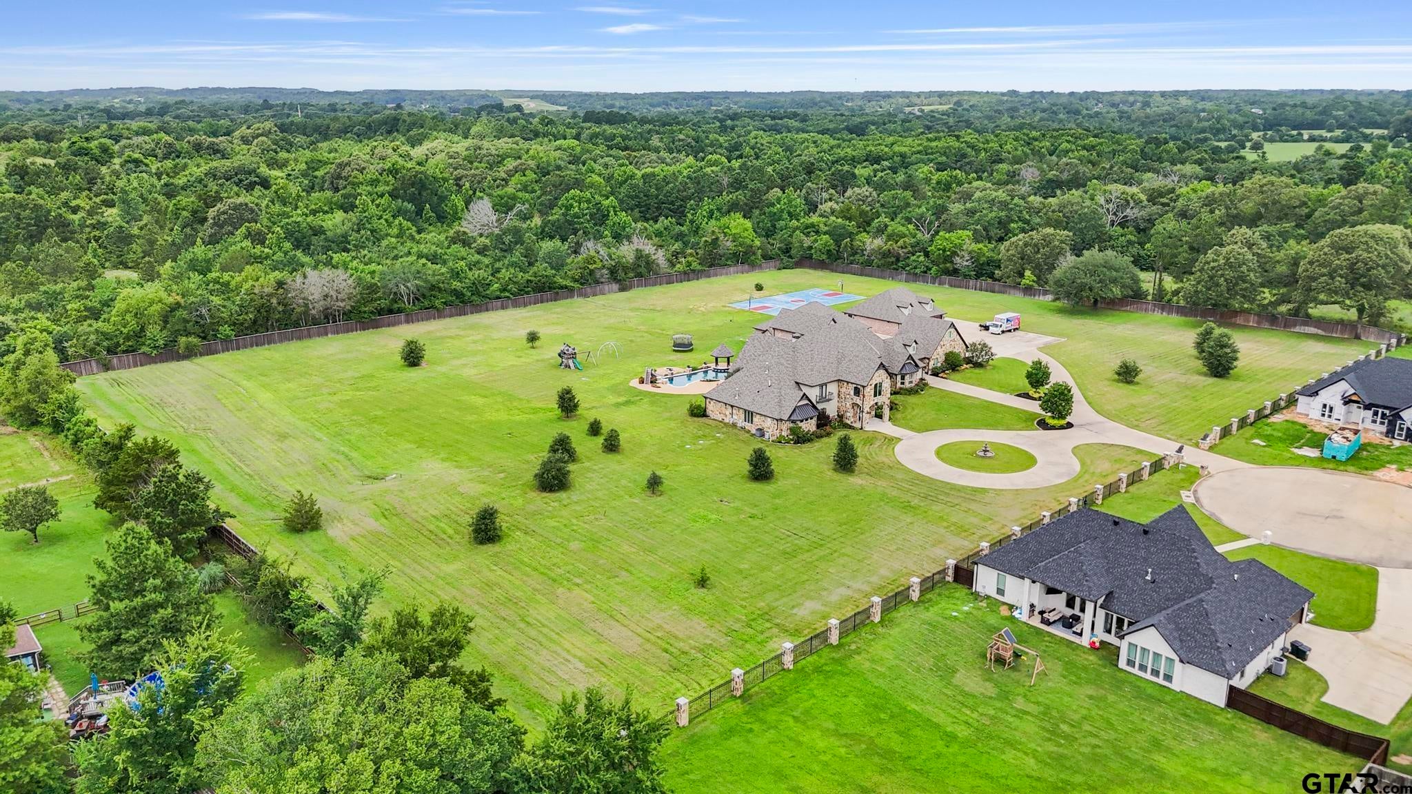 Tyler, Texas, 75703, United States, 6 Bedrooms Bedrooms, ,9 BathroomsBathrooms,Residential,Active,1953435