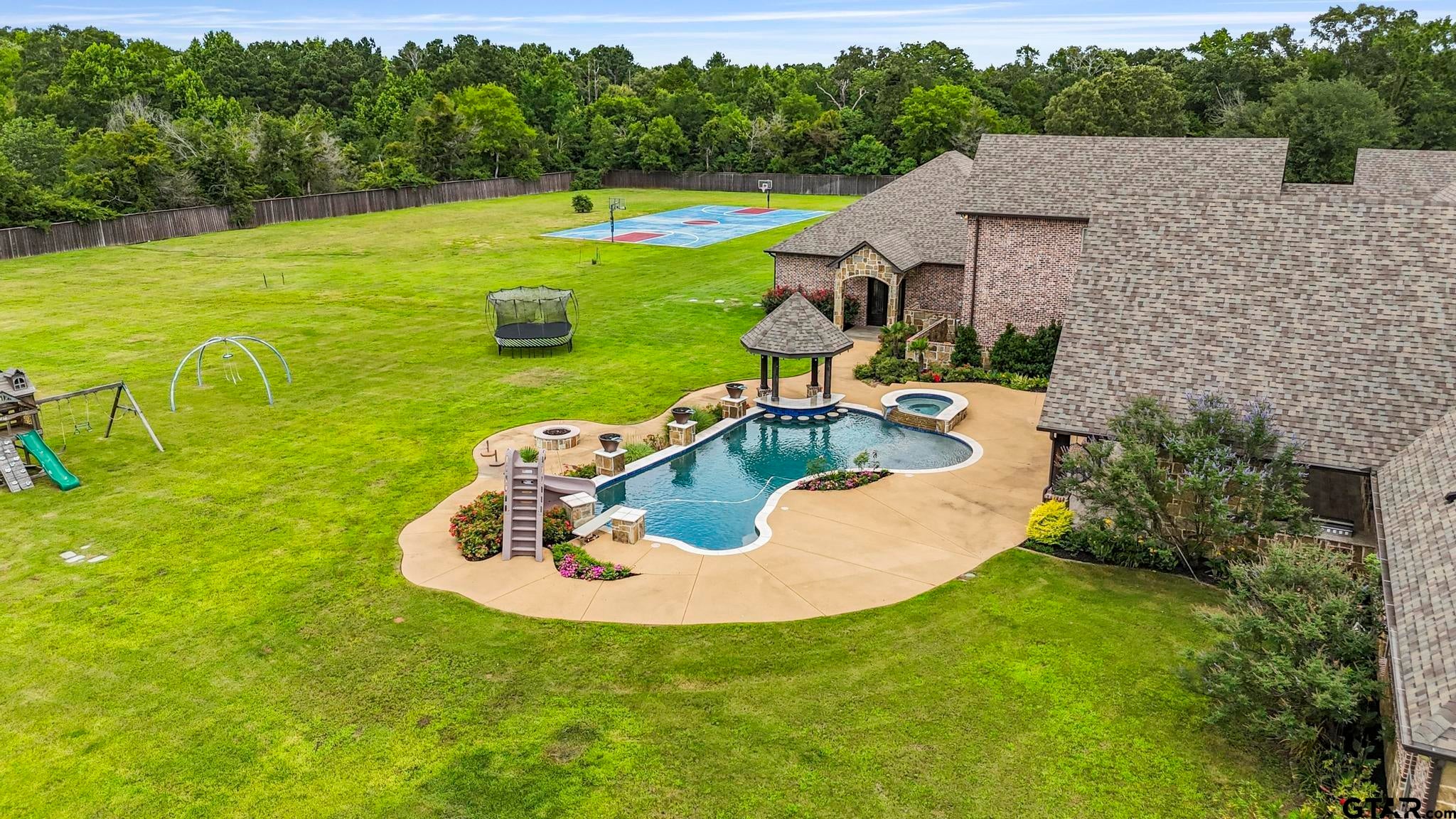 Tyler, Texas, 75703, United States, 6 Bedrooms Bedrooms, ,9 BathroomsBathrooms,Residential,Active,1953435