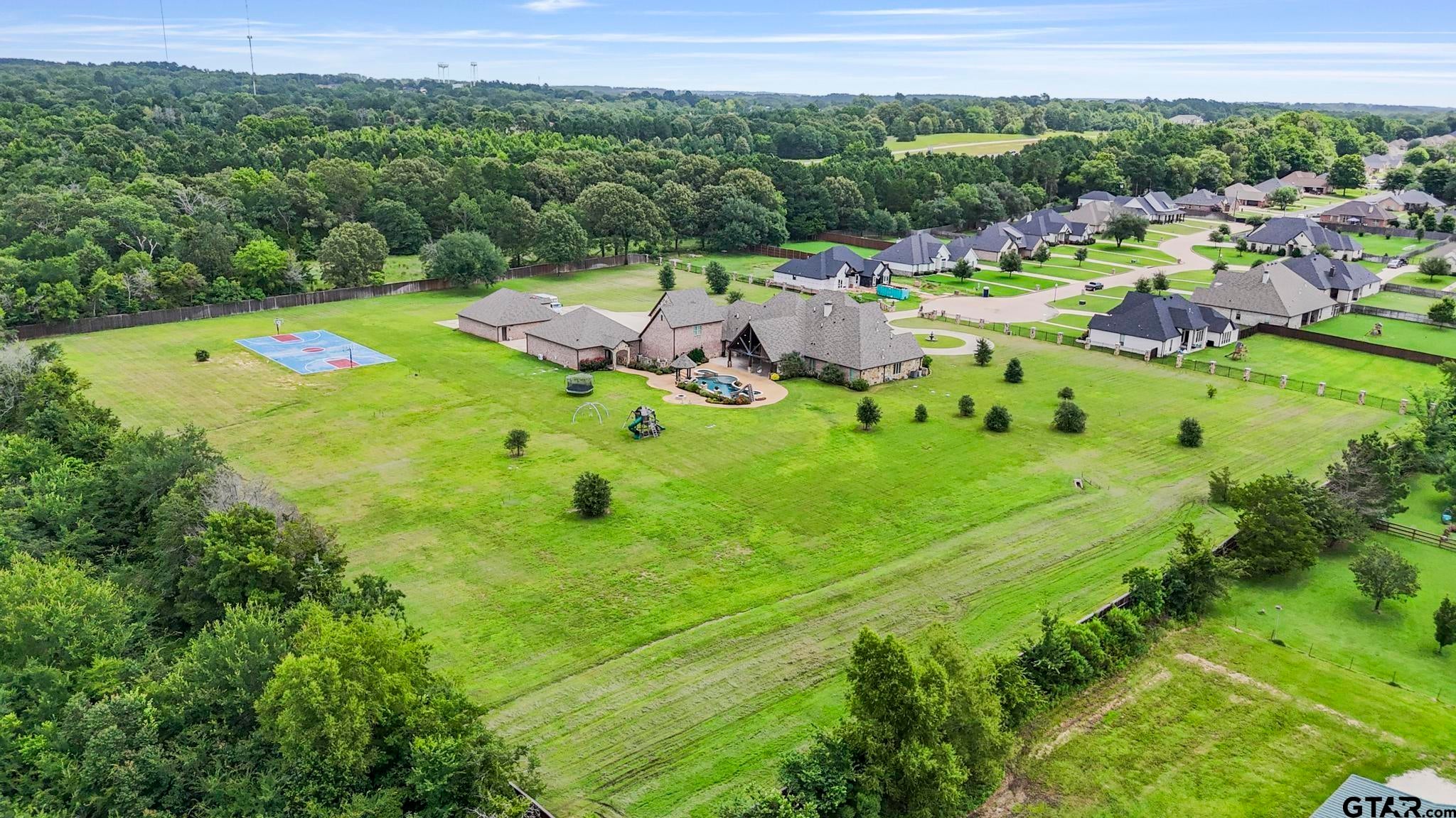 Tyler, Texas, 75703, United States, 6 Bedrooms Bedrooms, ,9 BathroomsBathrooms,Residential,Active,1953435