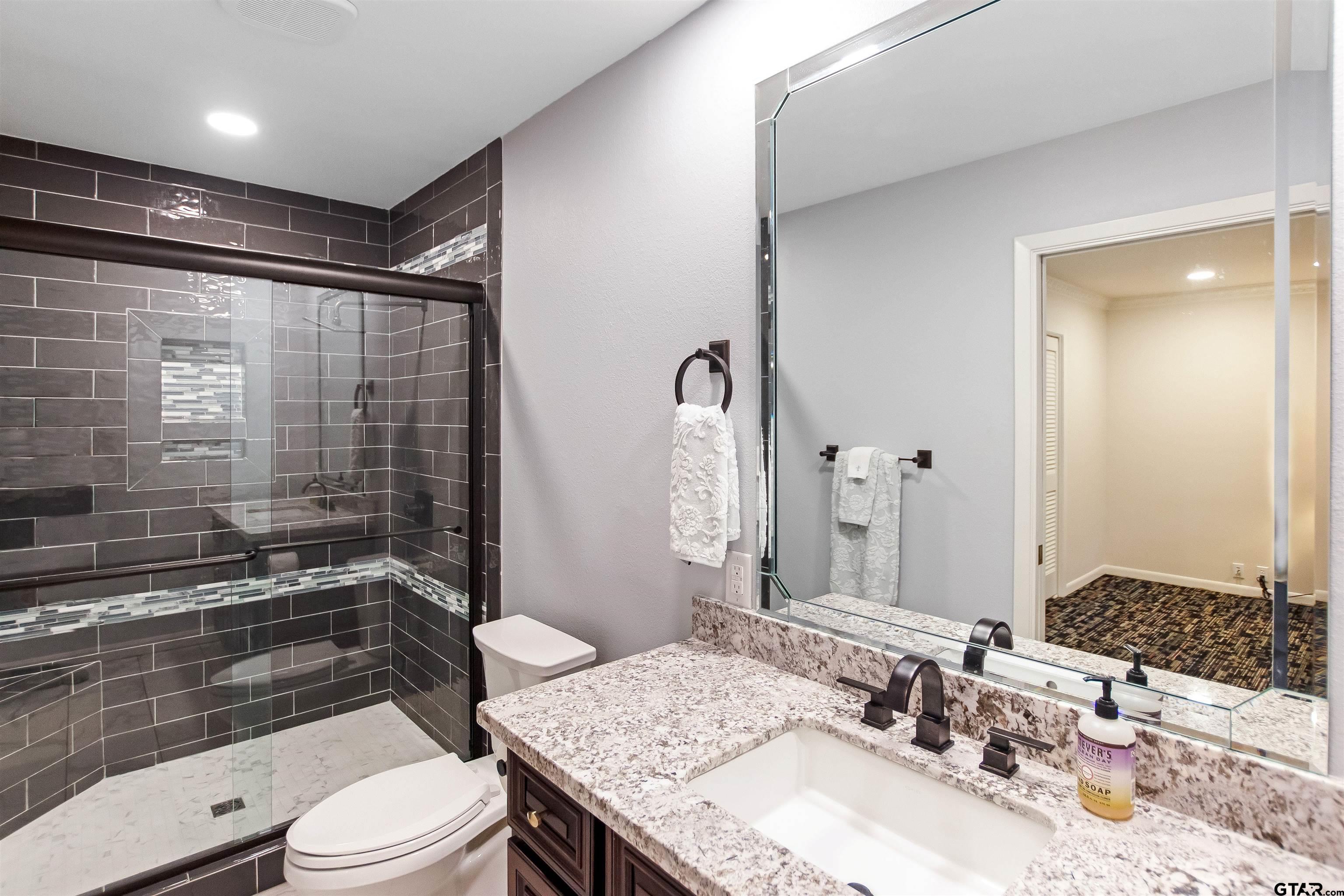 Hideaway, Texas, 75771, United States, 4 Bedrooms Bedrooms, ,5 BathroomsBathrooms,Residential,Contingent,1920232