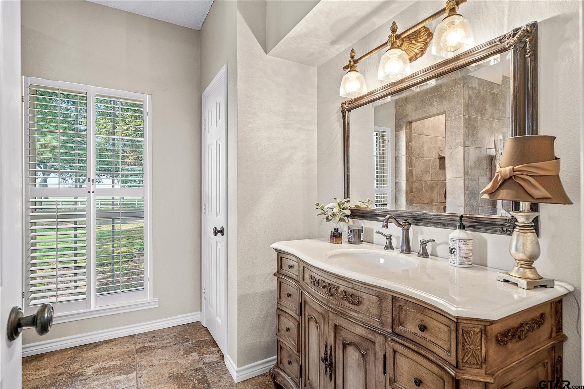 Mabank, Texas, 75147, United States, 5 Bedrooms Bedrooms, ,7 BathroomsBathrooms,Residential,Active,1985855