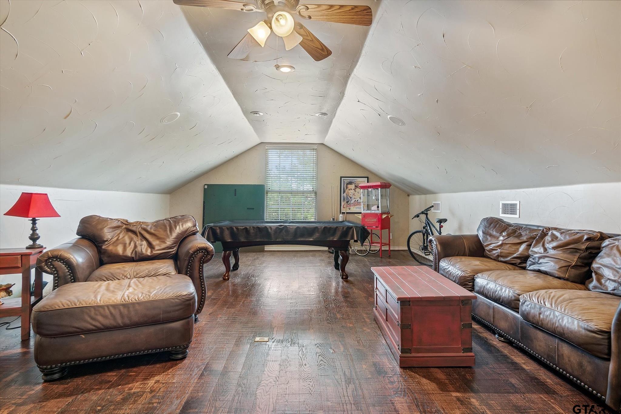 Mabank, Texas, 75147, United States, 5 Bedrooms Bedrooms, ,7 BathroomsBathrooms,Residential,Active,1985855