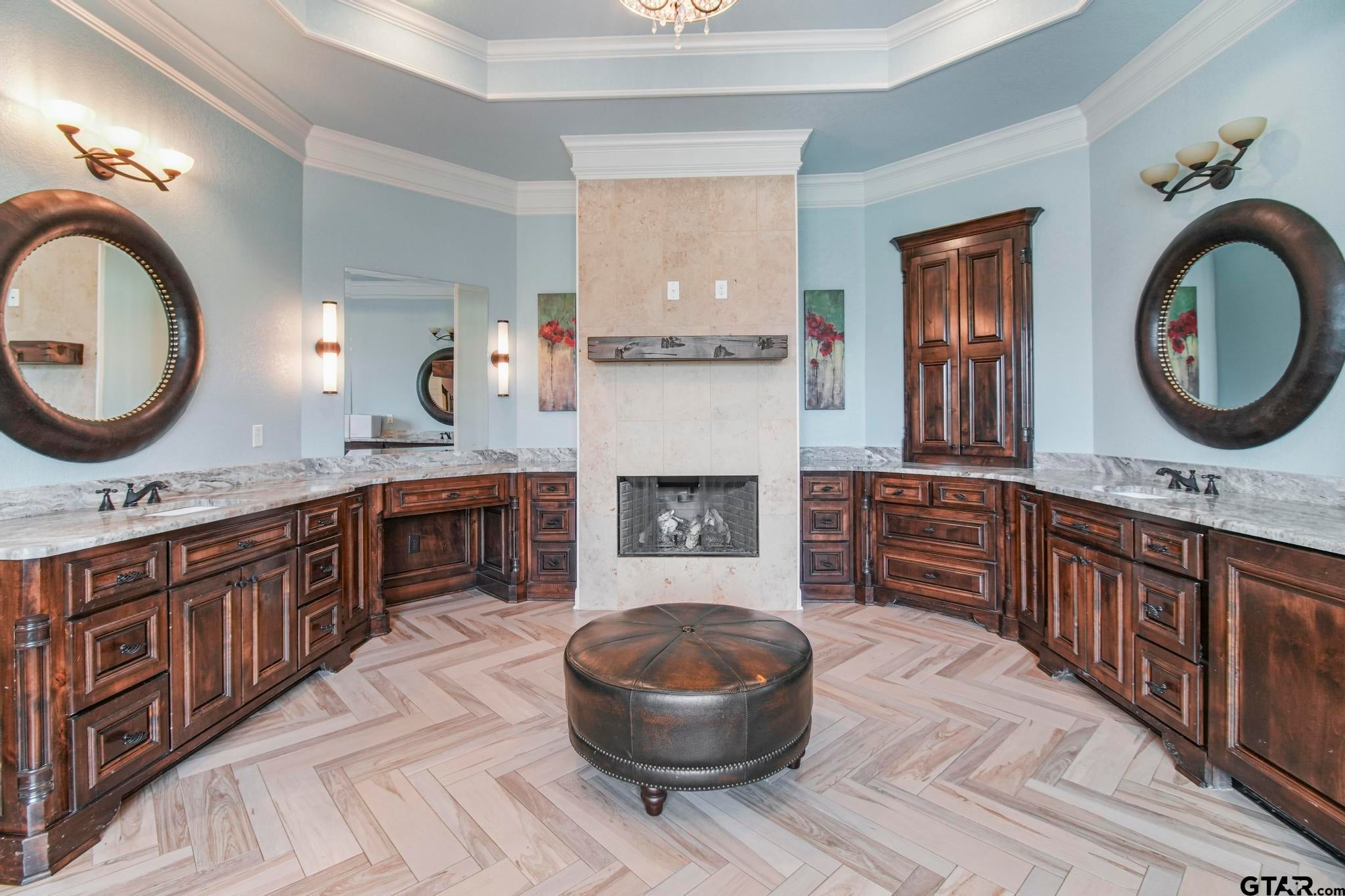 Tyler, Texas, 75703, United States, 6 Bedrooms Bedrooms, ,9 BathroomsBathrooms,Residential,Active,1953435