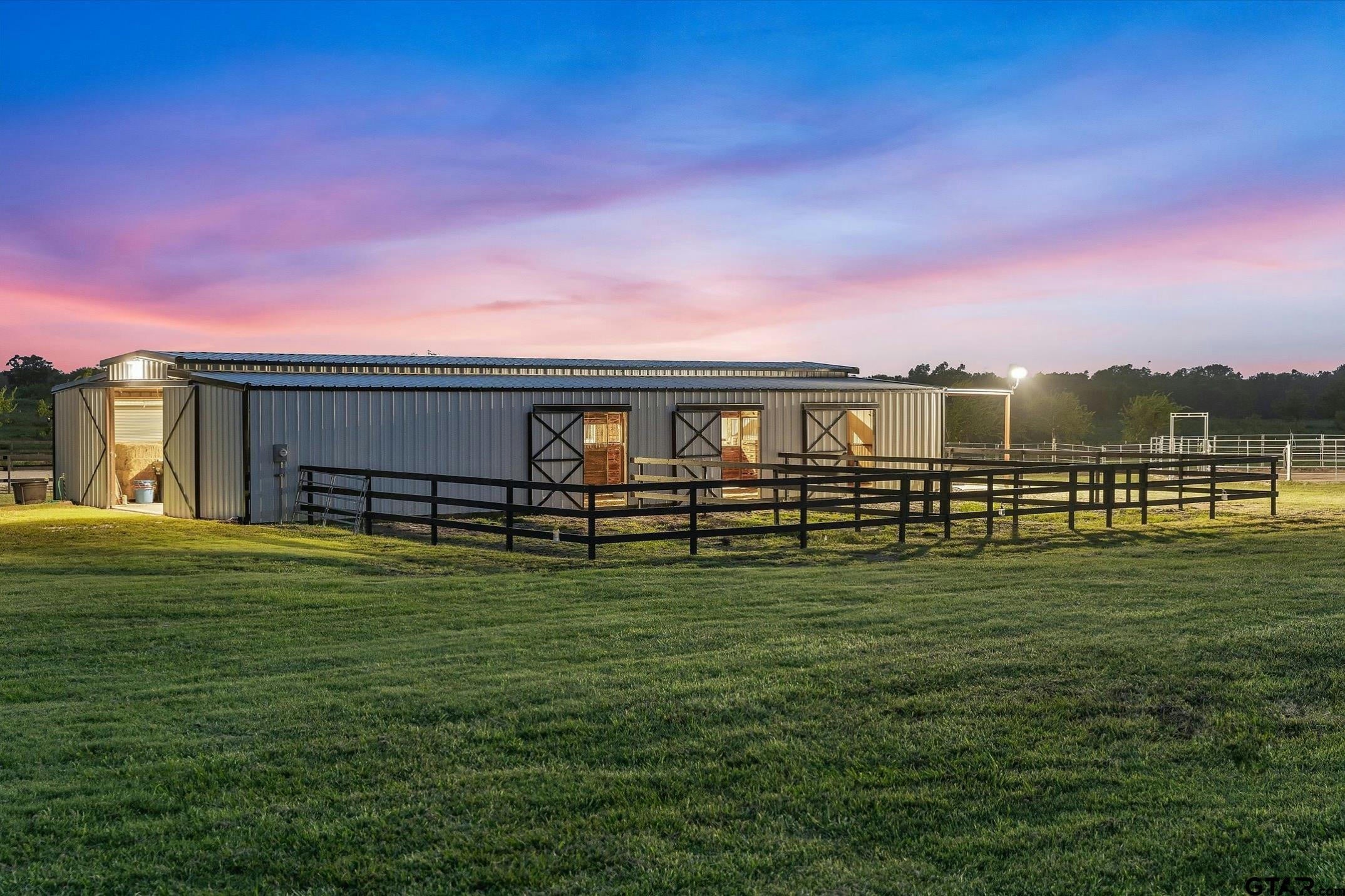 Kaufman, Texas, 75142, United States, 4 Bedrooms Bedrooms, ,3 BathroomsBathrooms,Residential,Active,1808205