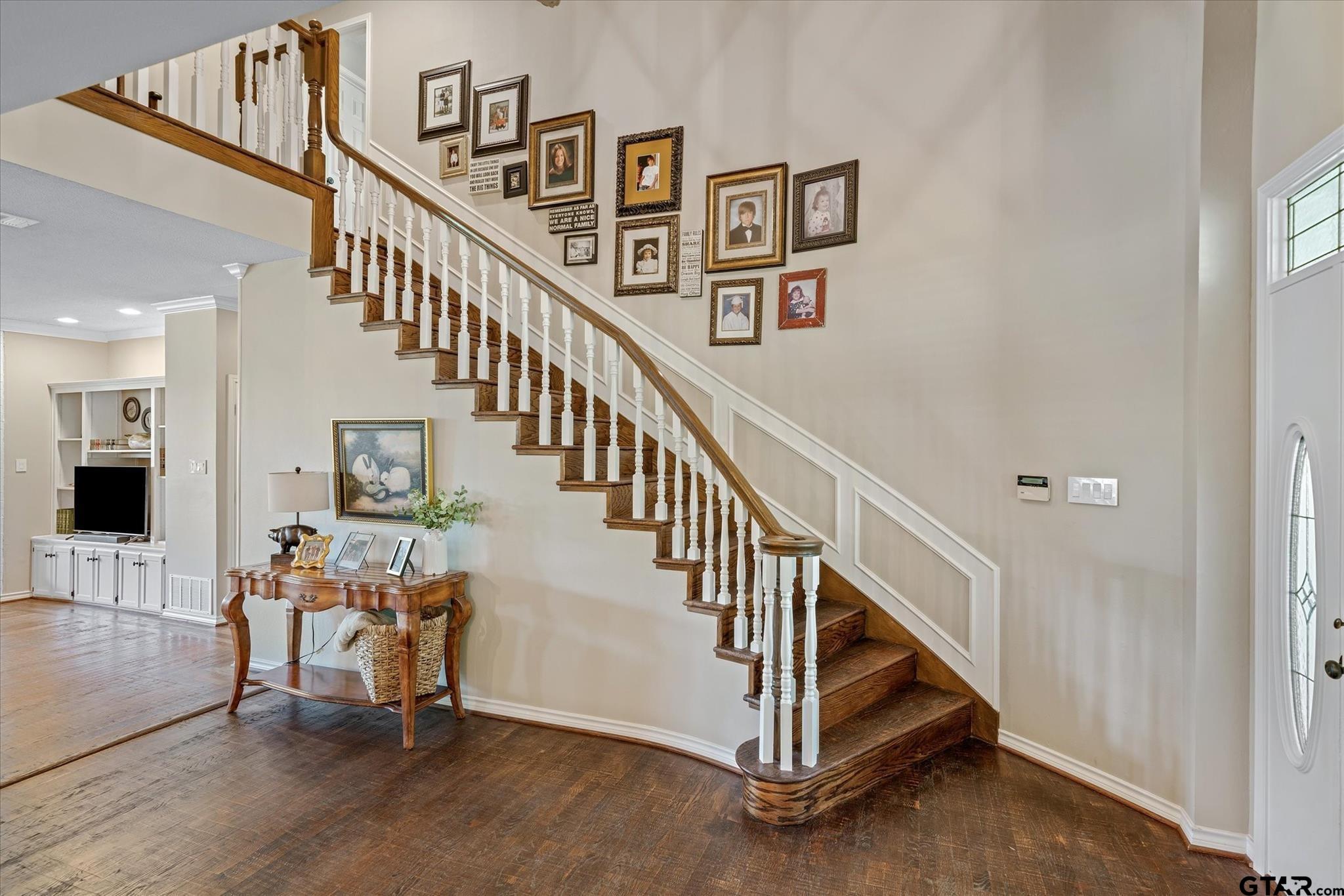 Mabank, Texas, 75147, United States, 5 Bedrooms Bedrooms, ,7 BathroomsBathrooms,Residential,Active,1985855