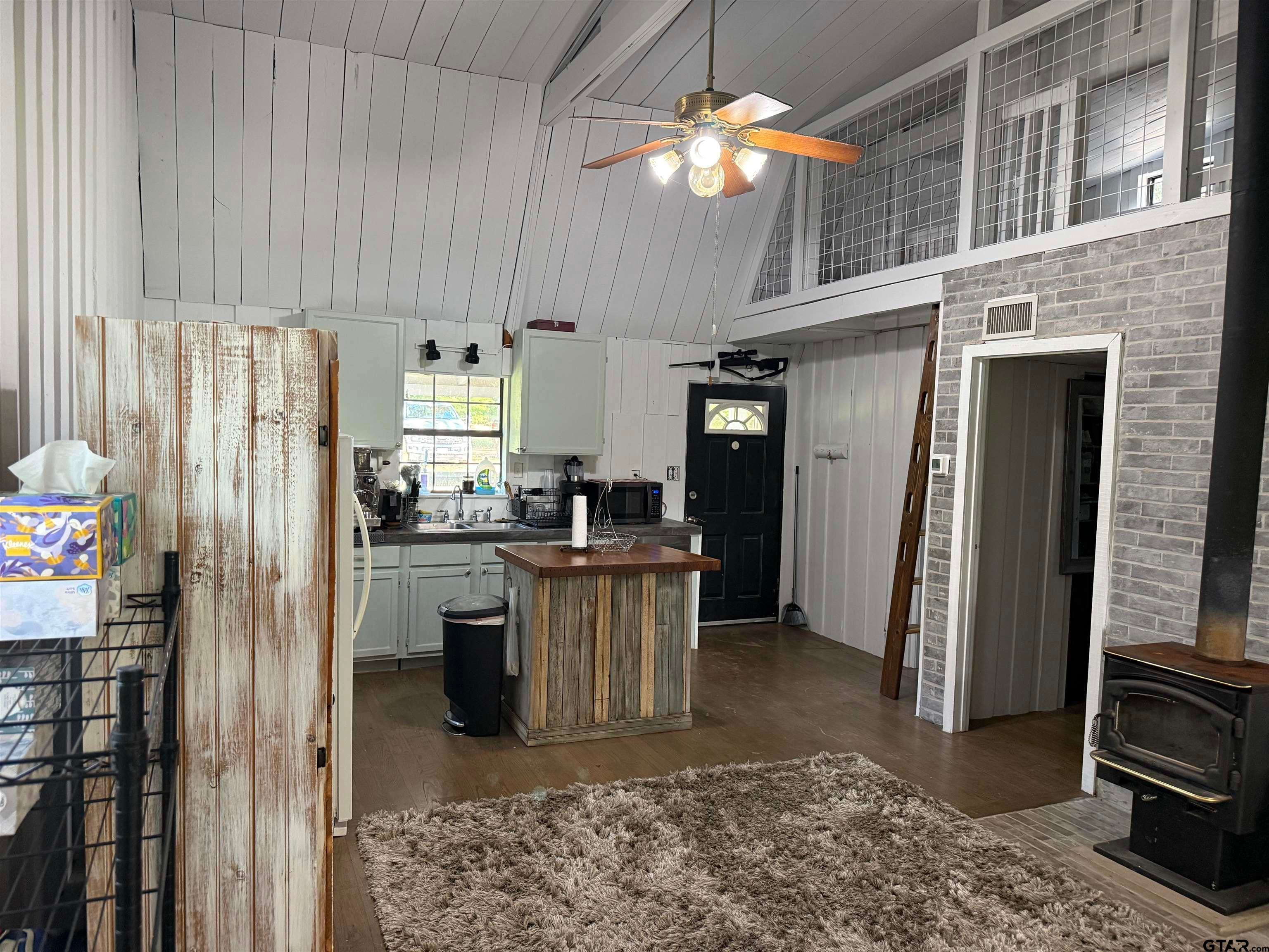 Lindale, Texas, 75771, United States, 1 Bedroom Bedrooms, ,1 BathroomBathrooms,Residential,Active,1941103