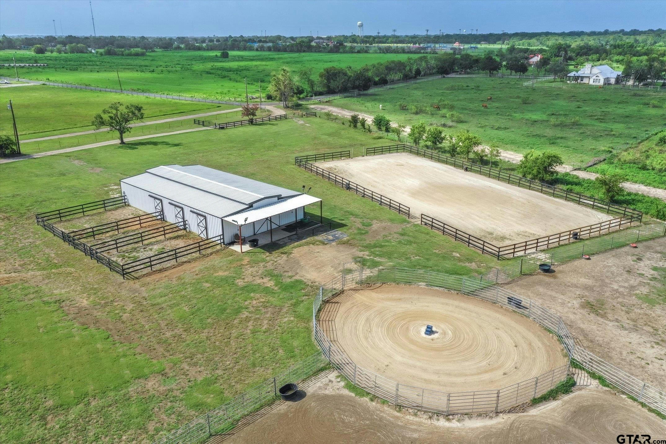 Kaufman, Texas, 75142, United States, 4 Bedrooms Bedrooms, ,3 BathroomsBathrooms,Residential,Active,1808205