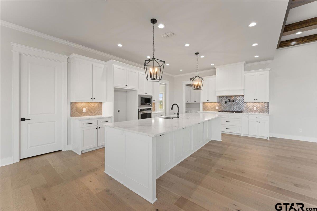 Tyler, Texas, 75706, United States, 4 Bedrooms Bedrooms, ,5 BathroomsBathrooms,Residential,Active,1920259