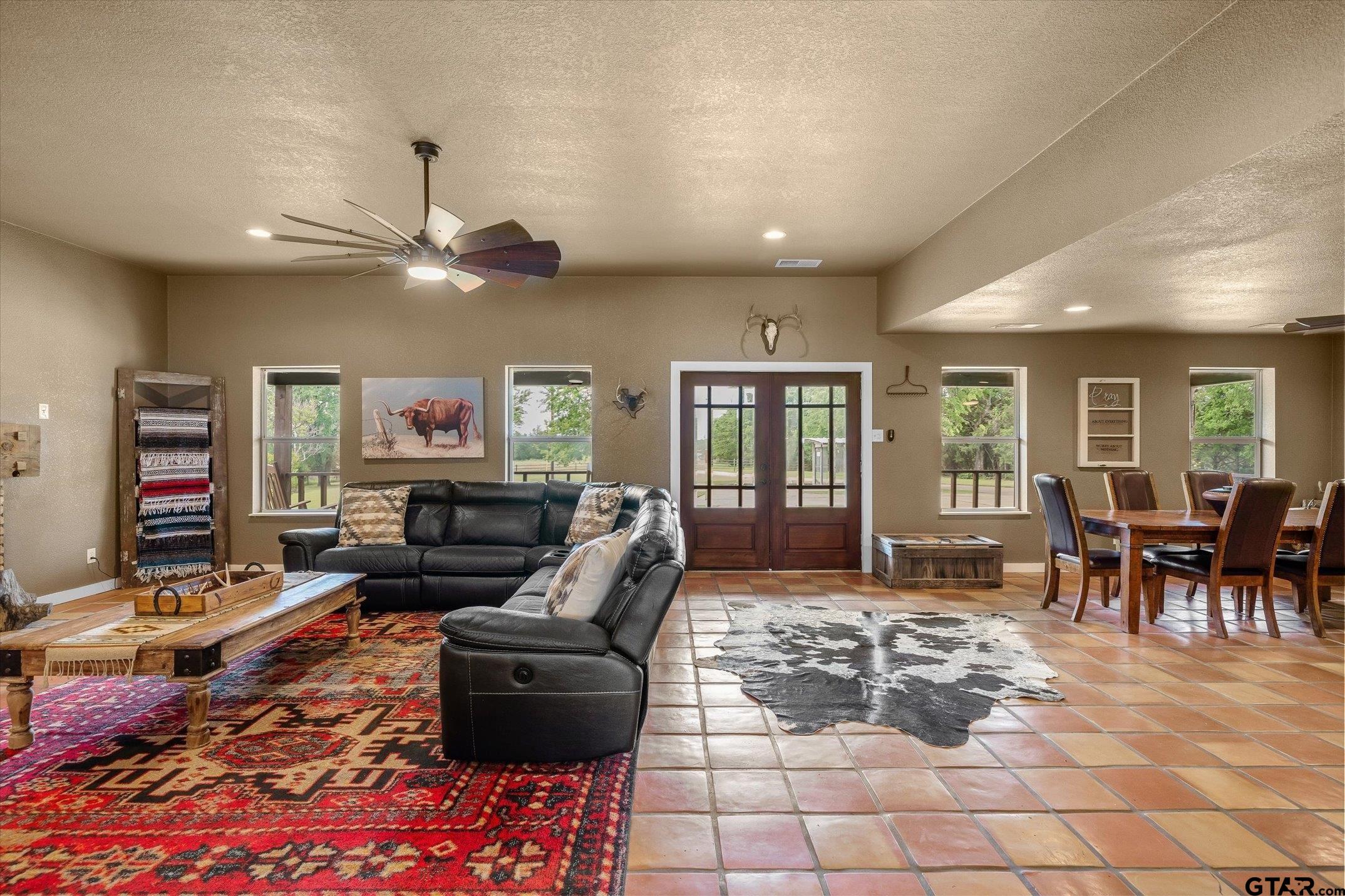 Kaufman, Texas, 75142, United States, 4 Bedrooms Bedrooms, ,3 BathroomsBathrooms,Residential,Active,2044171