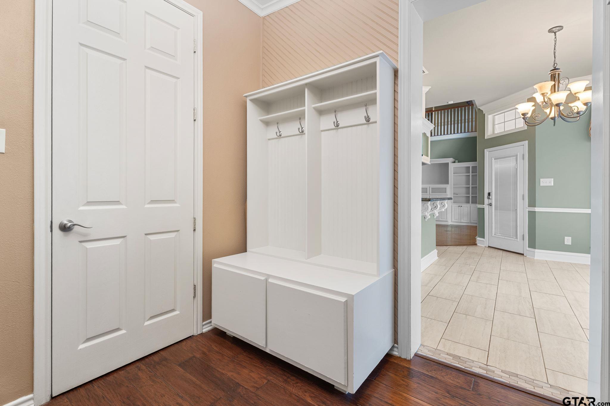 Tyler, Texas, 75703, United States, 6 Bedrooms Bedrooms, ,5 BathroomsBathrooms,Residential,Active,1892424