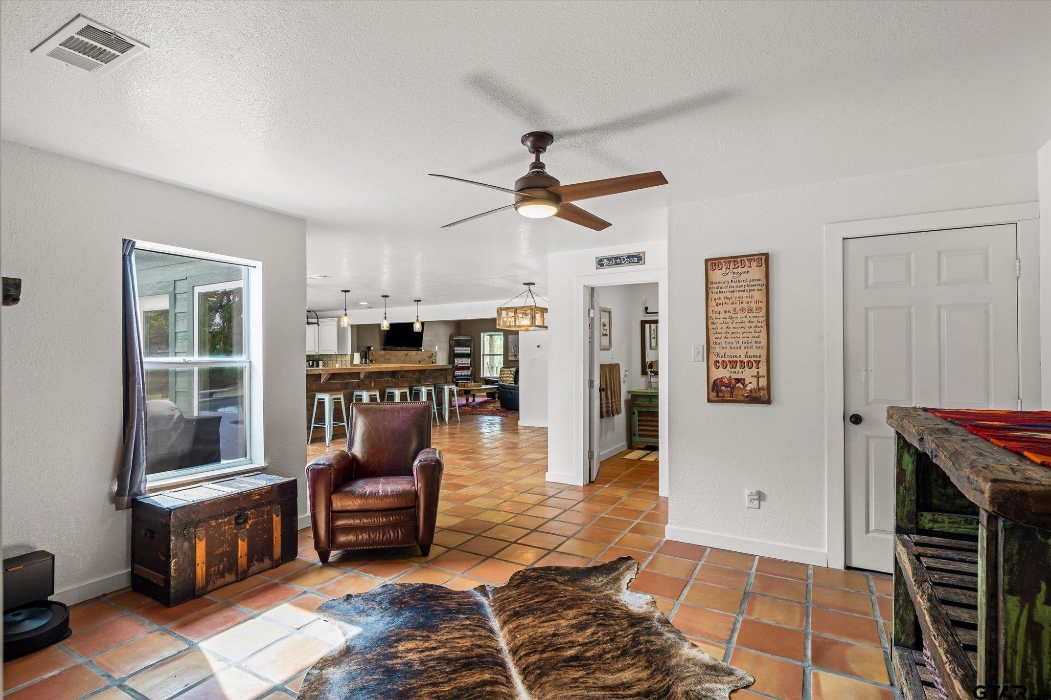 Kaufman, Texas, 75142, United States, 4 Bedrooms Bedrooms, ,3 BathroomsBathrooms,Residential,Active,2044171