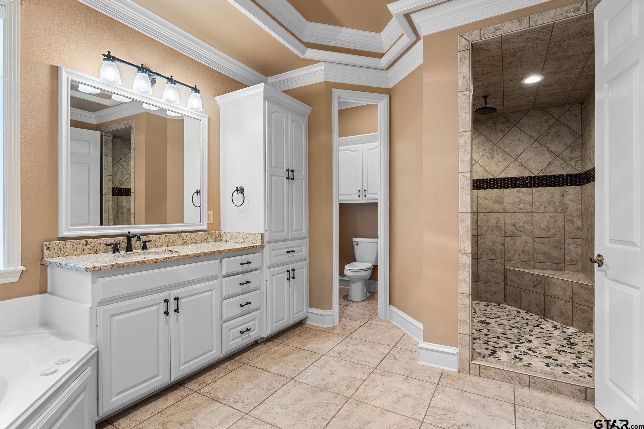 Tyler, Texas, 75703, United States, 6 Bedrooms Bedrooms, ,5 BathroomsBathrooms,Residential,Active,1892424