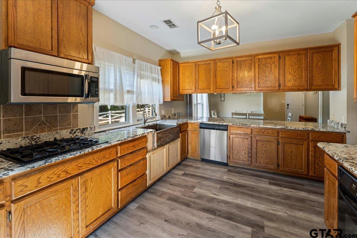 Tyler, Texas, 75706, United States, 3 Bedrooms Bedrooms, ,3 BathroomsBathrooms,Residential,Active,1944458