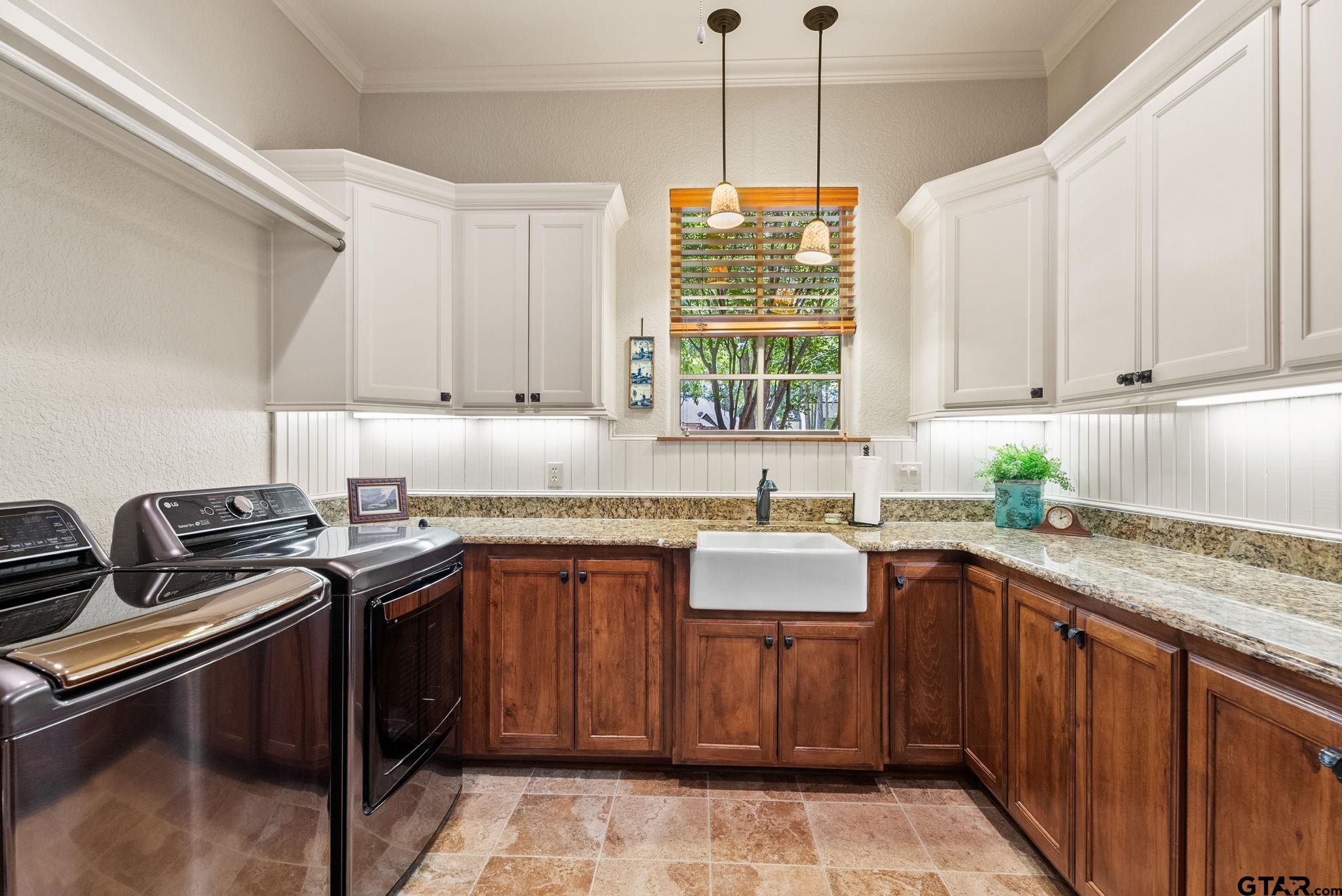Tyler, Texas, 75707, United States, 4 Bedrooms Bedrooms, ,4 BathroomsBathrooms,Residential,Active,1944068