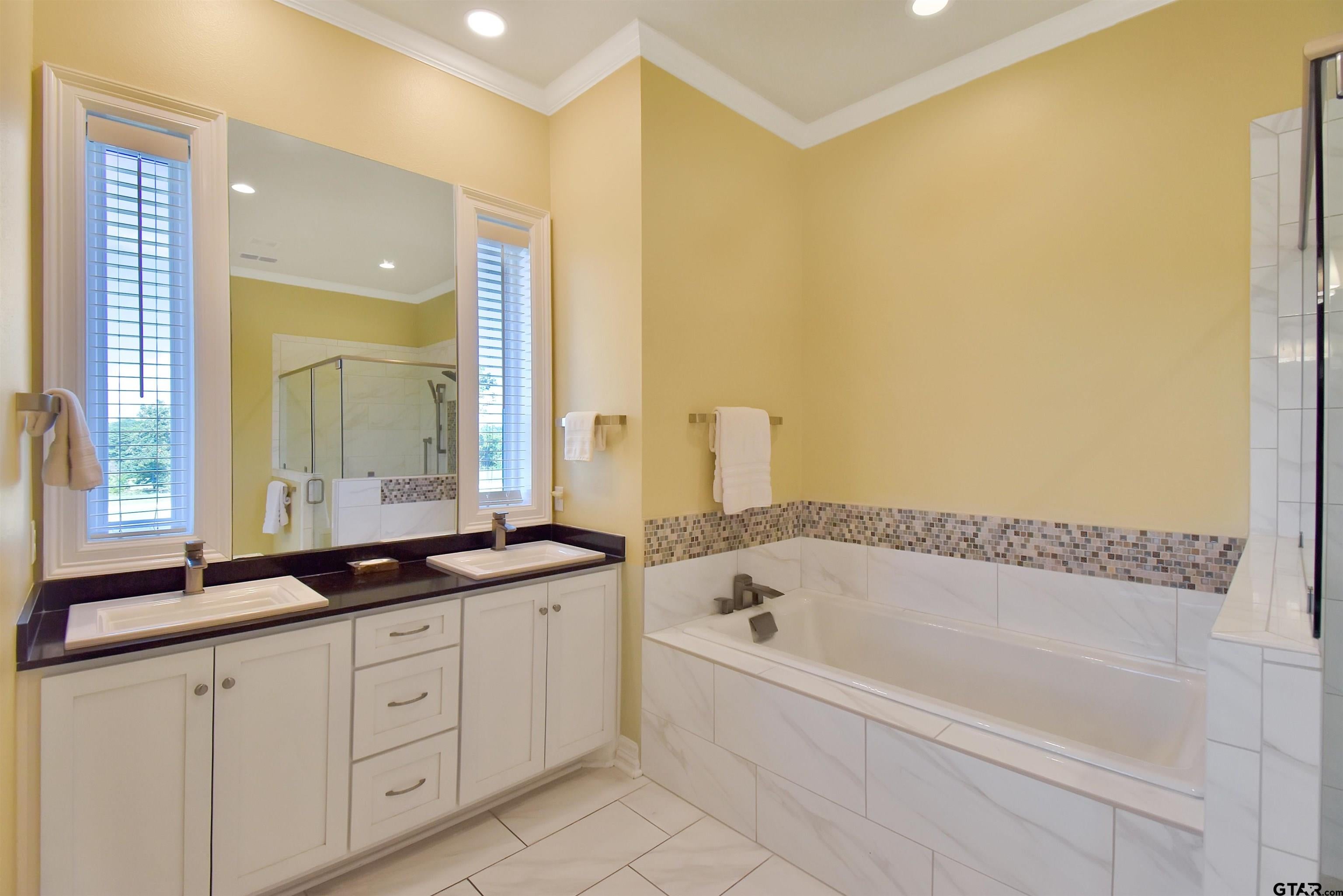 Brownsboro, Texas, 75756, United States, 5 Bedrooms Bedrooms, ,4 BathroomsBathrooms,Residential,Active,1905124