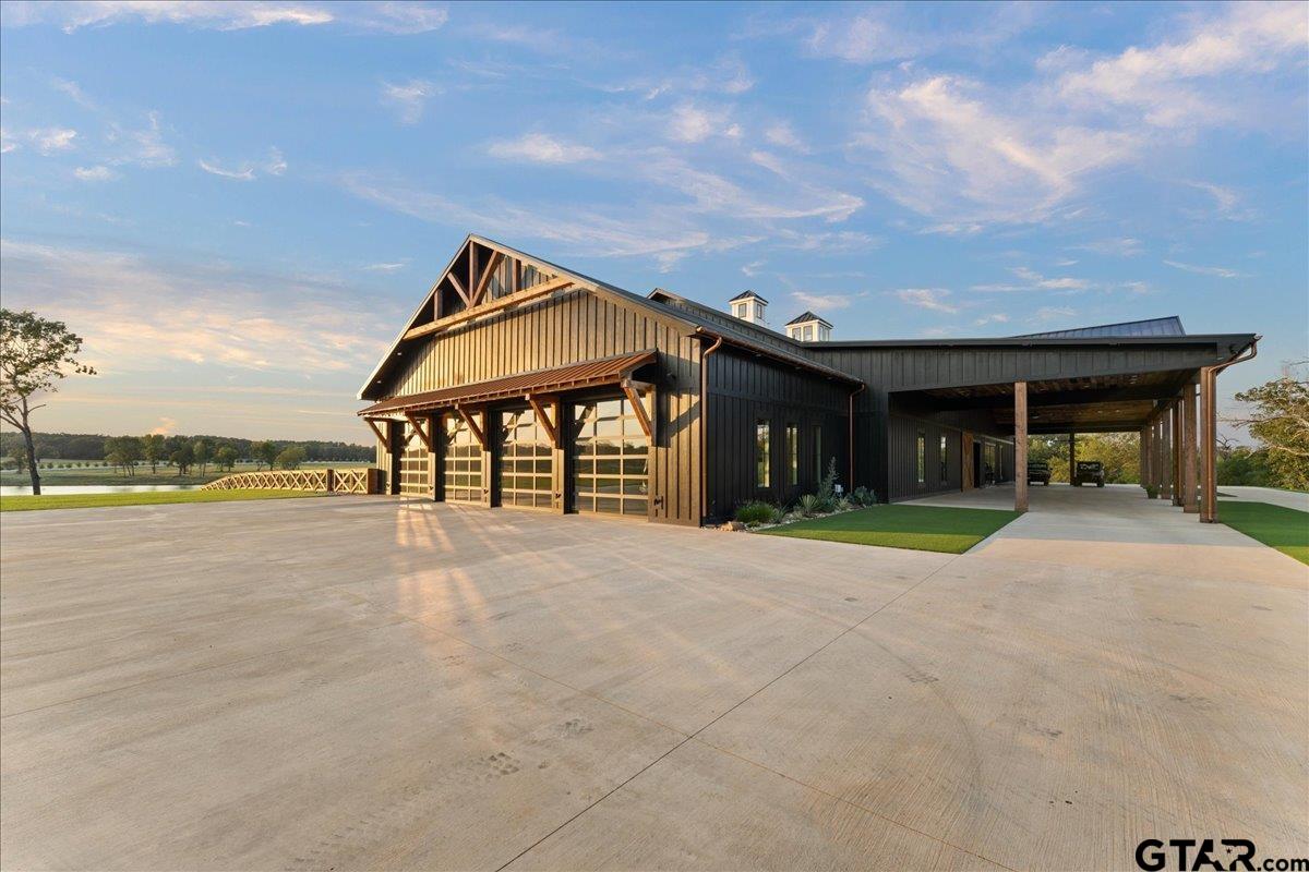 Lindale, Texas, 75771, United States, 4 Bedrooms Bedrooms, ,7 BathroomsBathrooms,Residential,Active,1941343