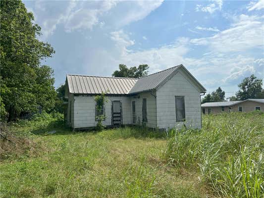 405 S 7TH ST, LOTT, TX 76656 - Image 1