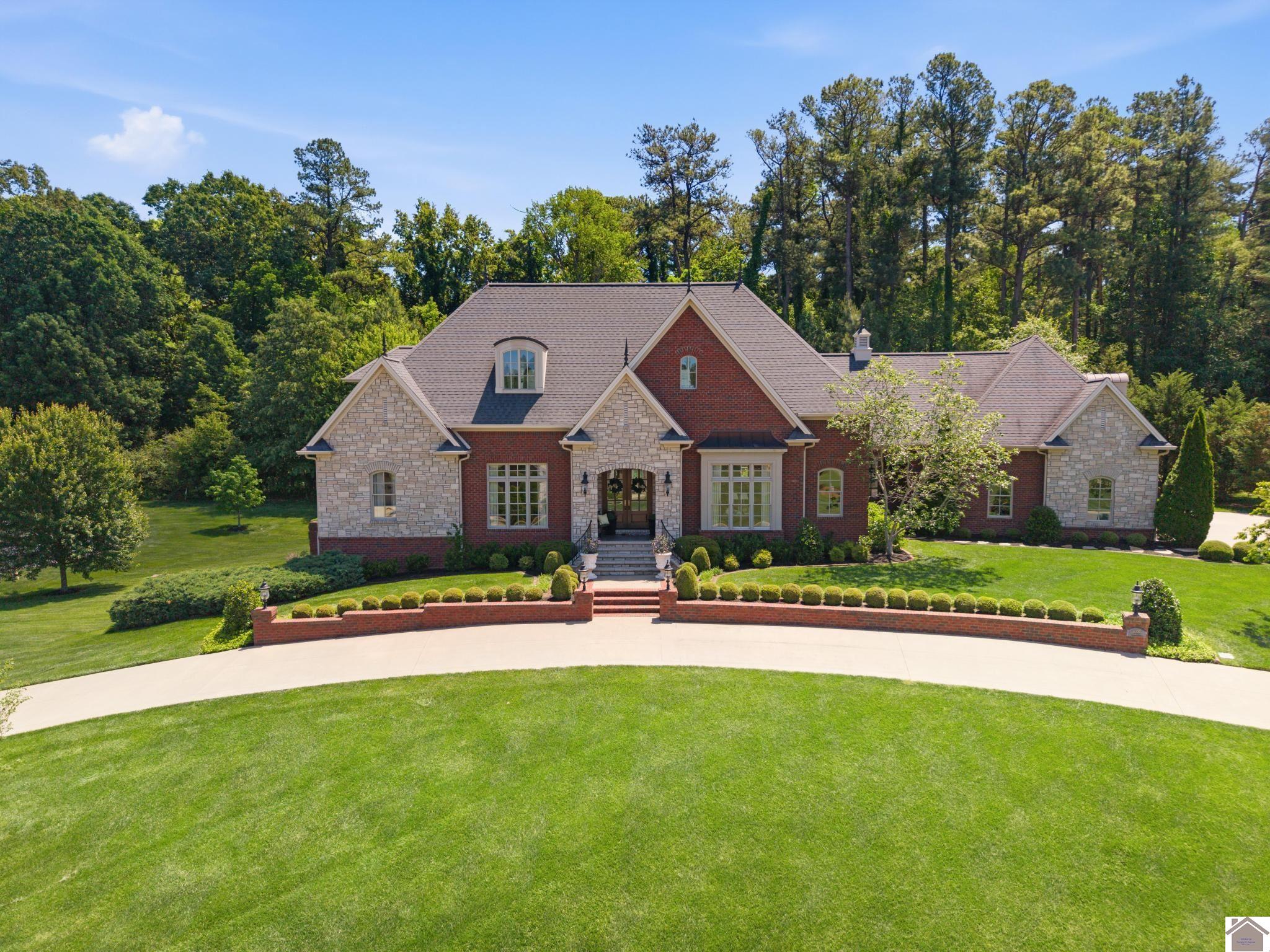 Paducah, Kentucky, 42001, United States, 5 Bedrooms Bedrooms, ,5 BathroomsBathrooms,Residential,Active,2045670