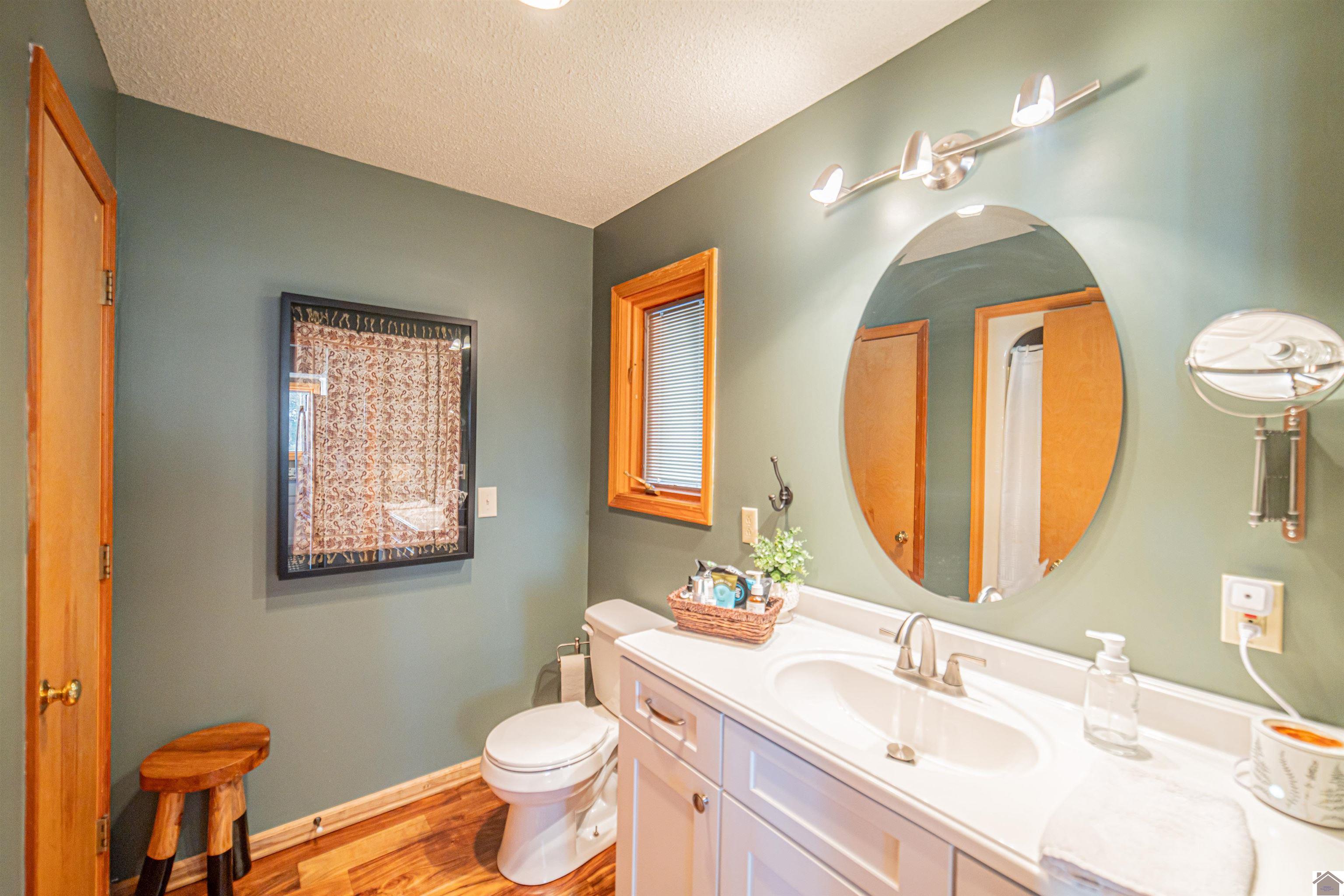 Eddyville, Kentucky, 42038, United States, 3 Bedrooms Bedrooms, ,3 BathroomsBathrooms,Residential,Active,1999917