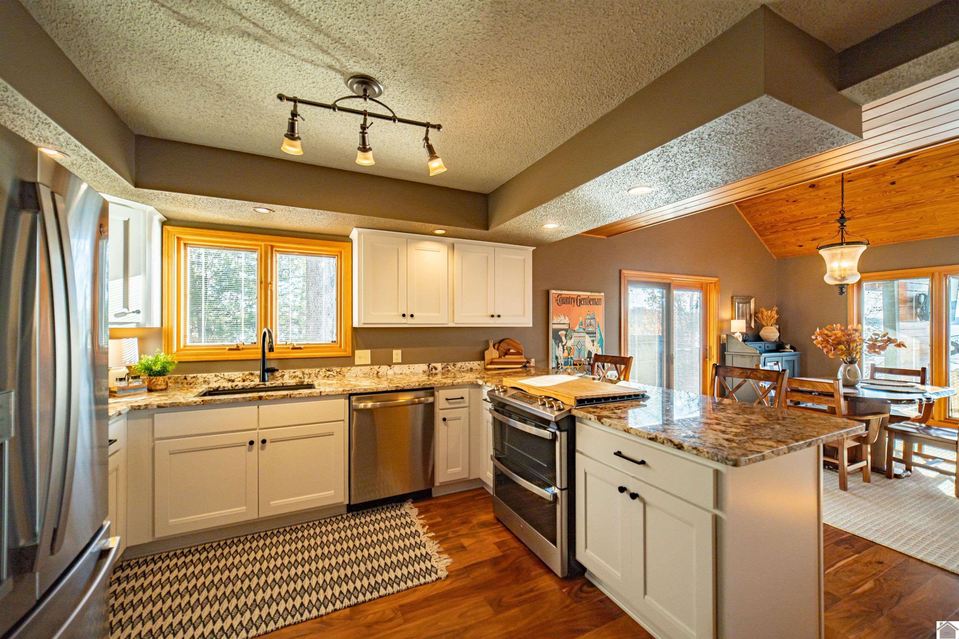 Eddyville, Kentucky, 42038, United States, 3 Bedrooms Bedrooms, ,3 BathroomsBathrooms,Residential,Active,1999917