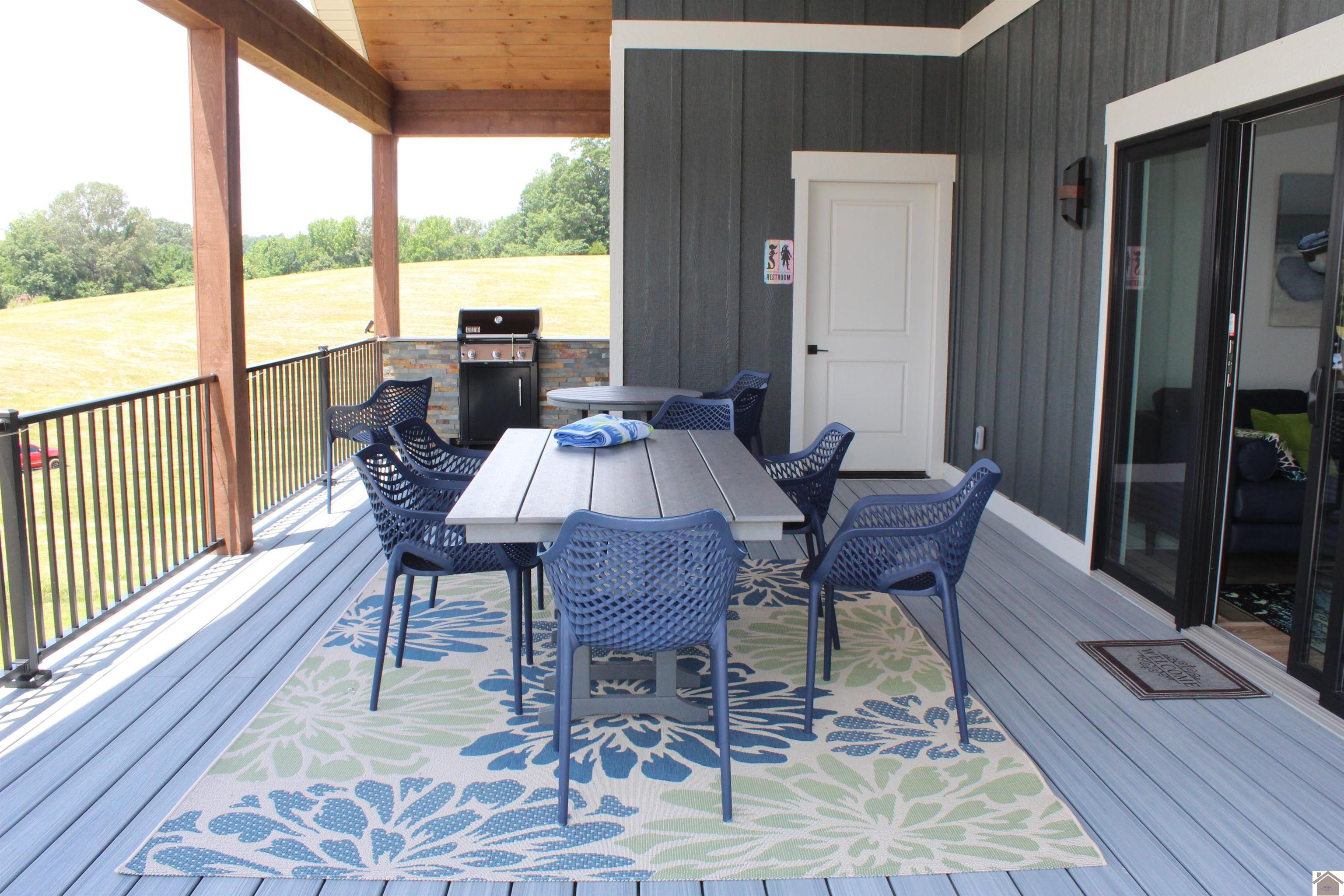 Kuttawa, Kentucky, 42055, United States, 4 Bedrooms Bedrooms, ,4 BathroomsBathrooms,Residential,Active,1828683