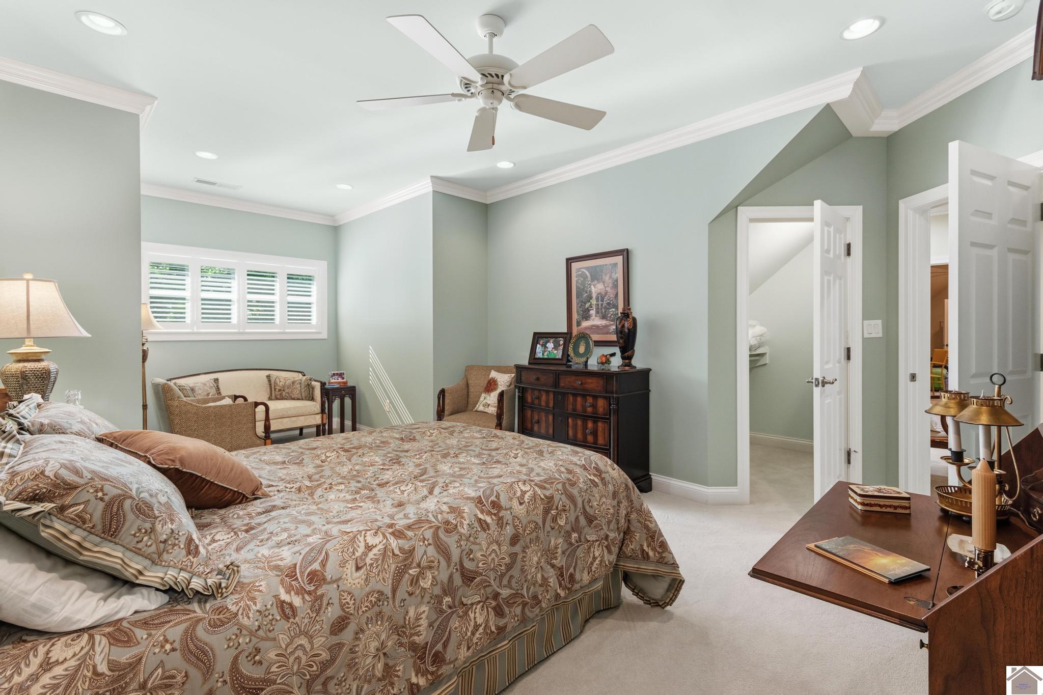 Paducah, Kentucky, 42001, United States, 5 Bedrooms Bedrooms, ,5 BathroomsBathrooms,Residential,Active,2045670