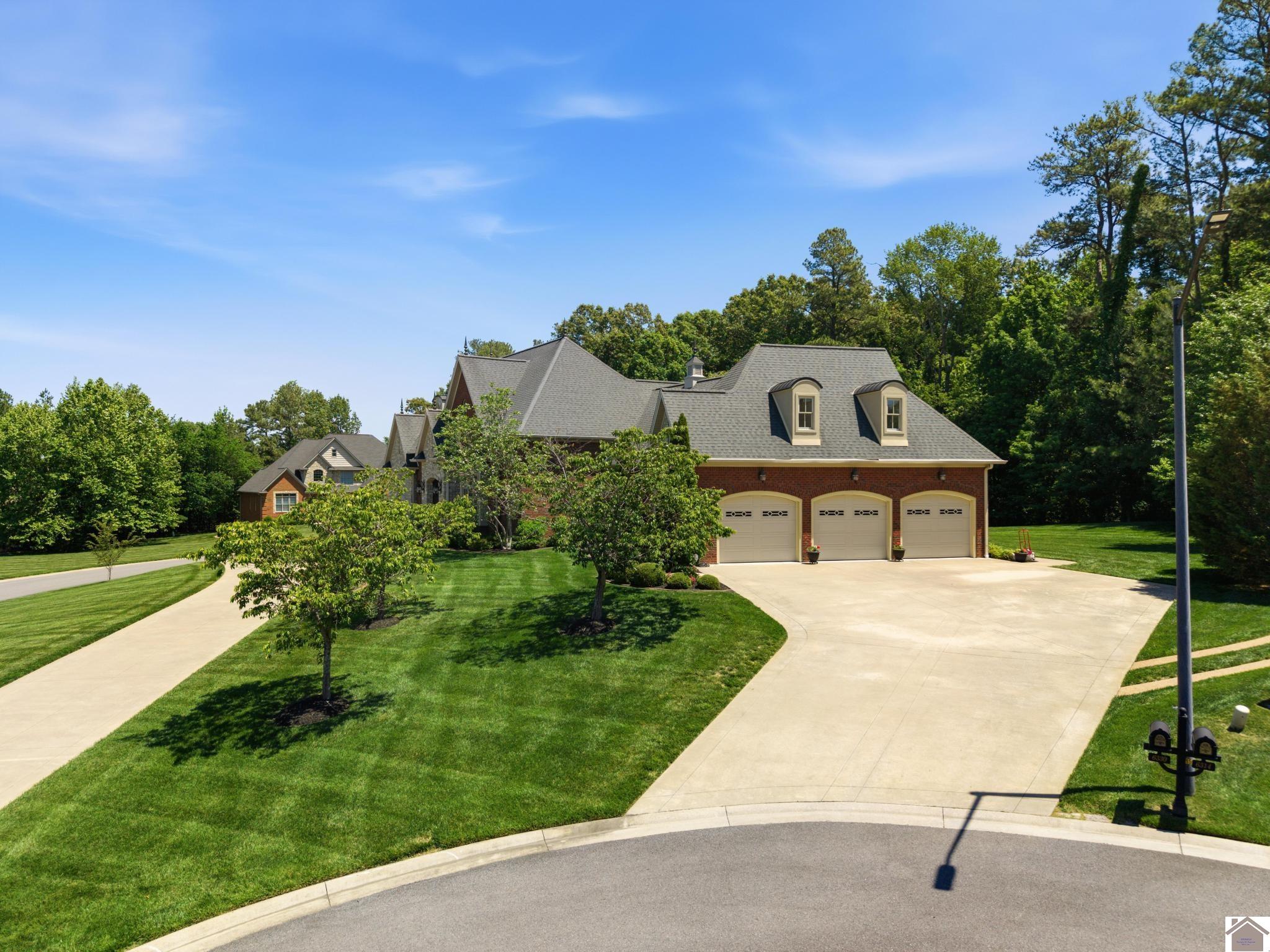 Paducah, Kentucky, 42001, United States, 5 Bedrooms Bedrooms, ,5 BathroomsBathrooms,Residential,Active,2045670
