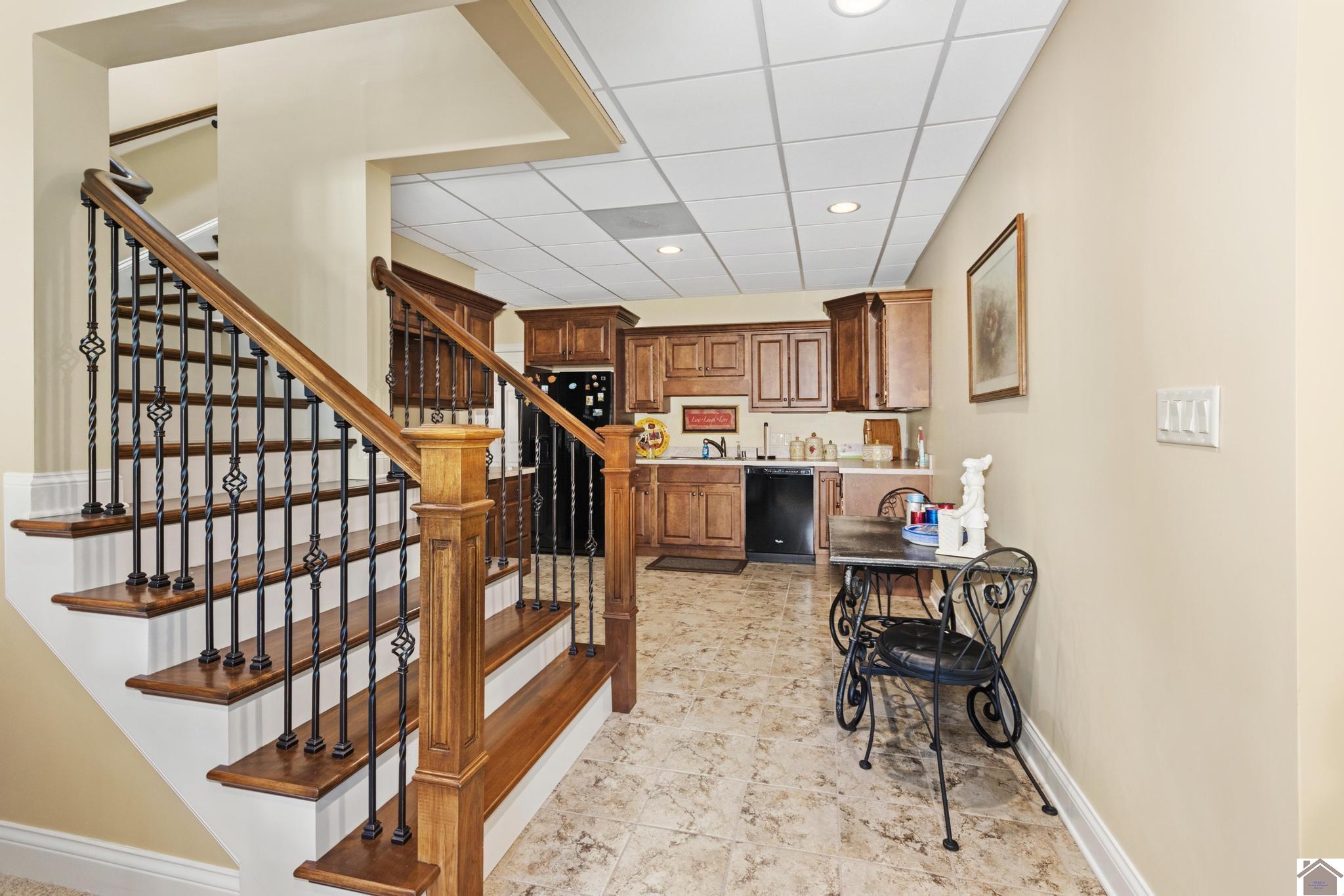 Paducah, Kentucky, 42001, United States, 5 Bedrooms Bedrooms, ,5 BathroomsBathrooms,Residential,Active,2045670