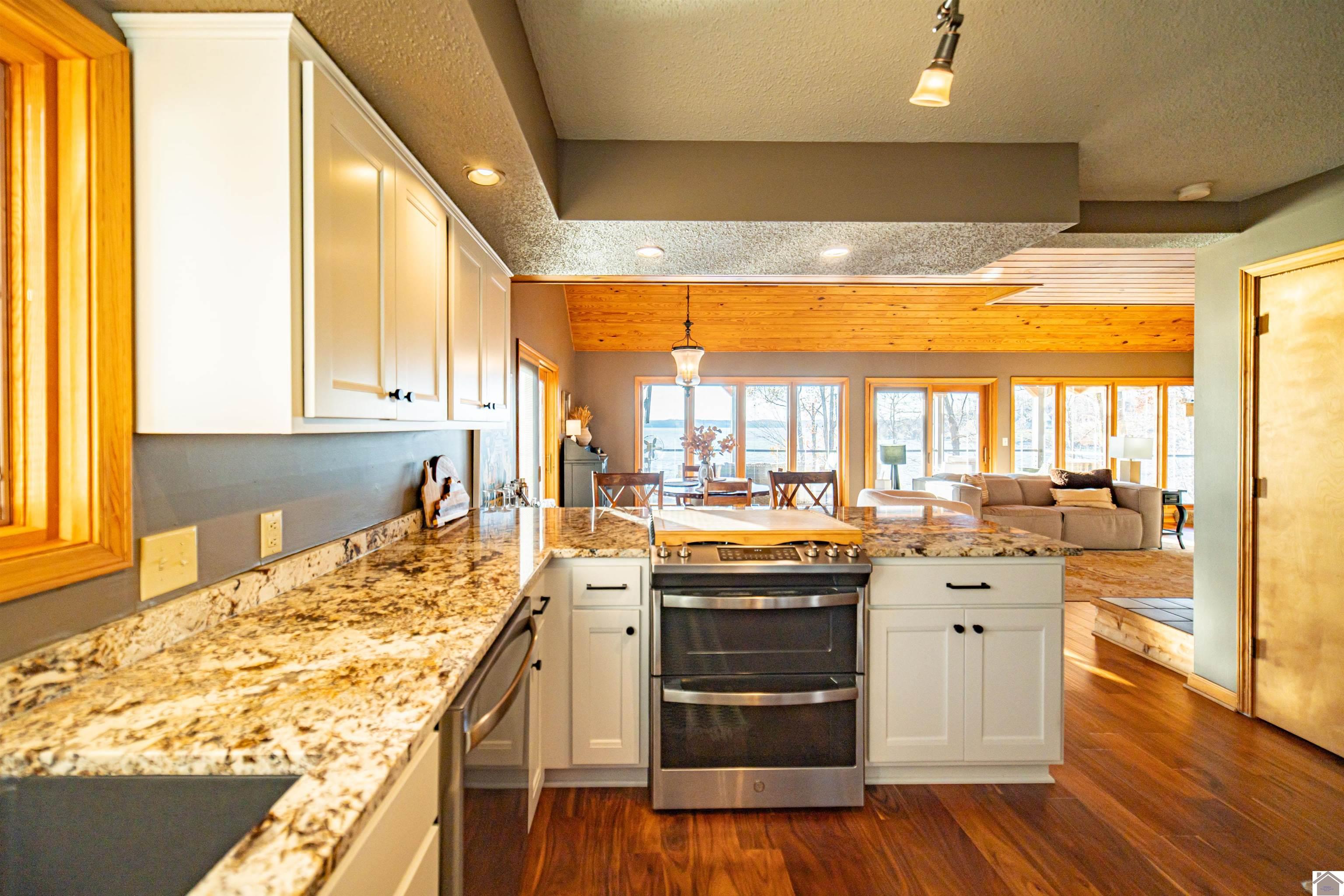 Eddyville, Kentucky, 42038, United States, 3 Bedrooms Bedrooms, ,3 BathroomsBathrooms,Residential,Active,1999917