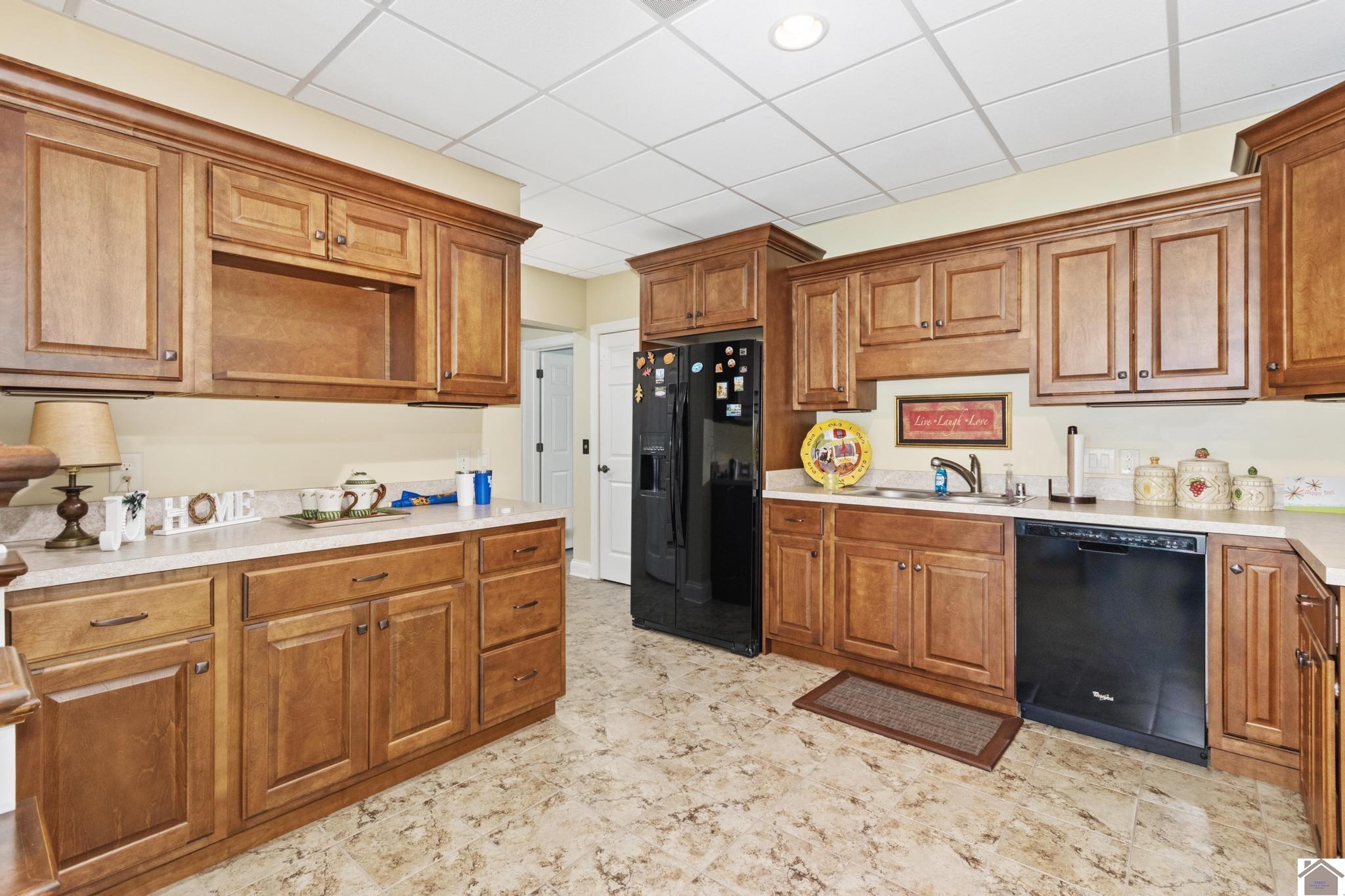Paducah, Kentucky, 42001, United States, 5 Bedrooms Bedrooms, ,5 BathroomsBathrooms,Residential,Active,2045670